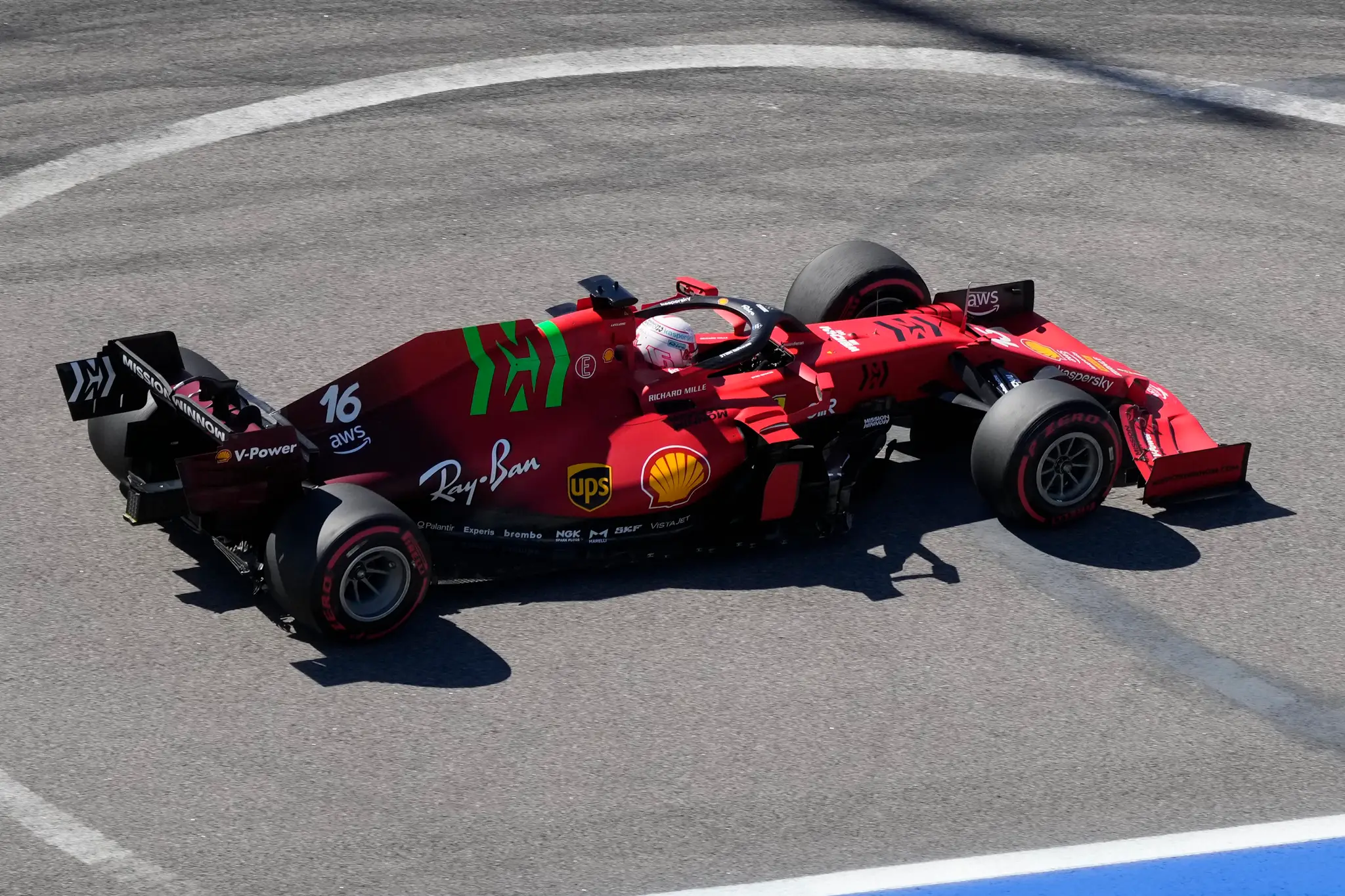 Monacký pilot F1 Charles Leclerc na VC Ruska.
