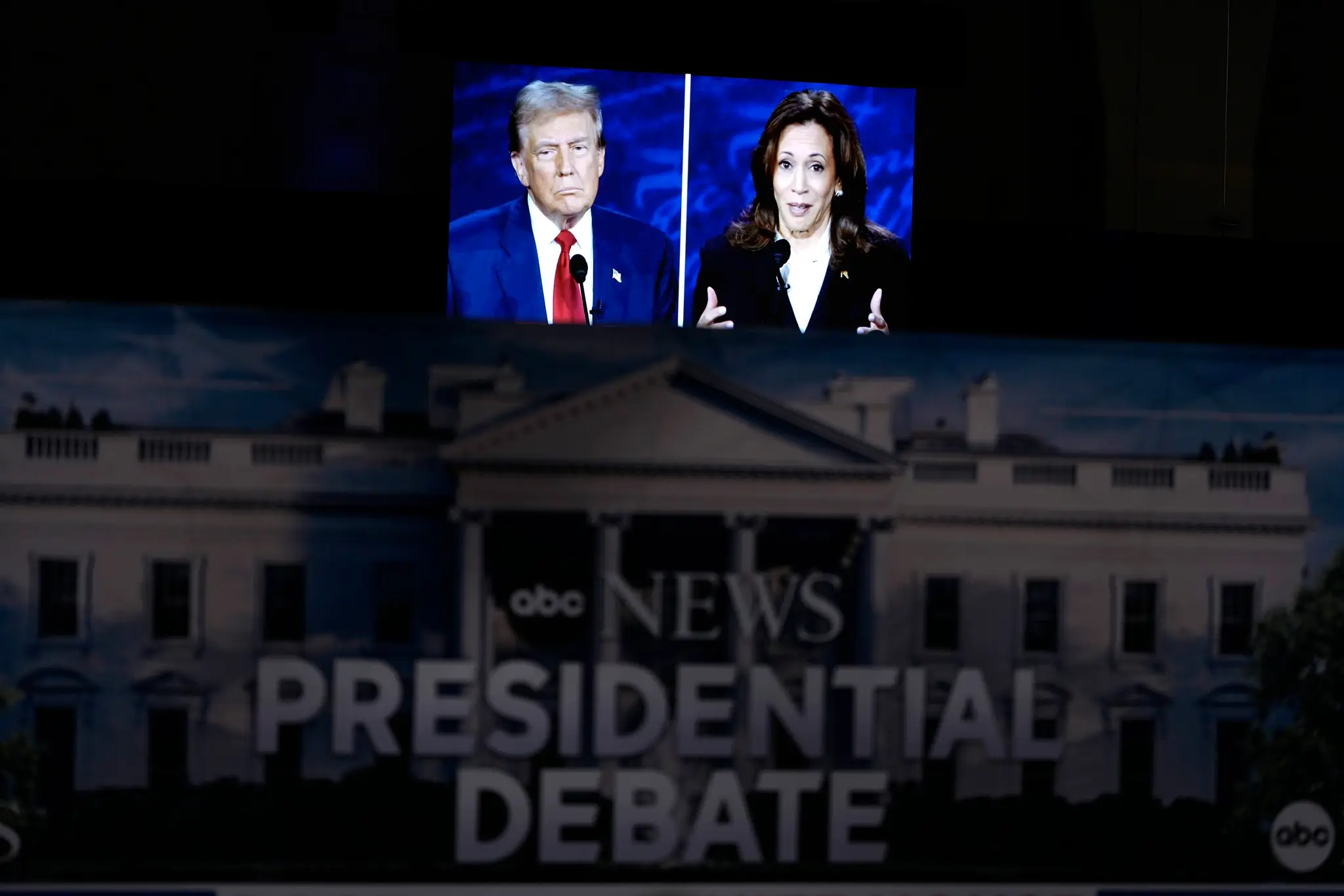 Na snímke Kamala Harrisová a Donald Trump počas prezidentskej debaty.
