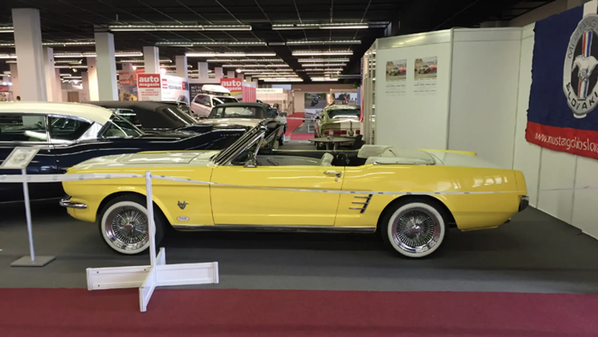 Pohľad na Ford Mustang z roku 1965.