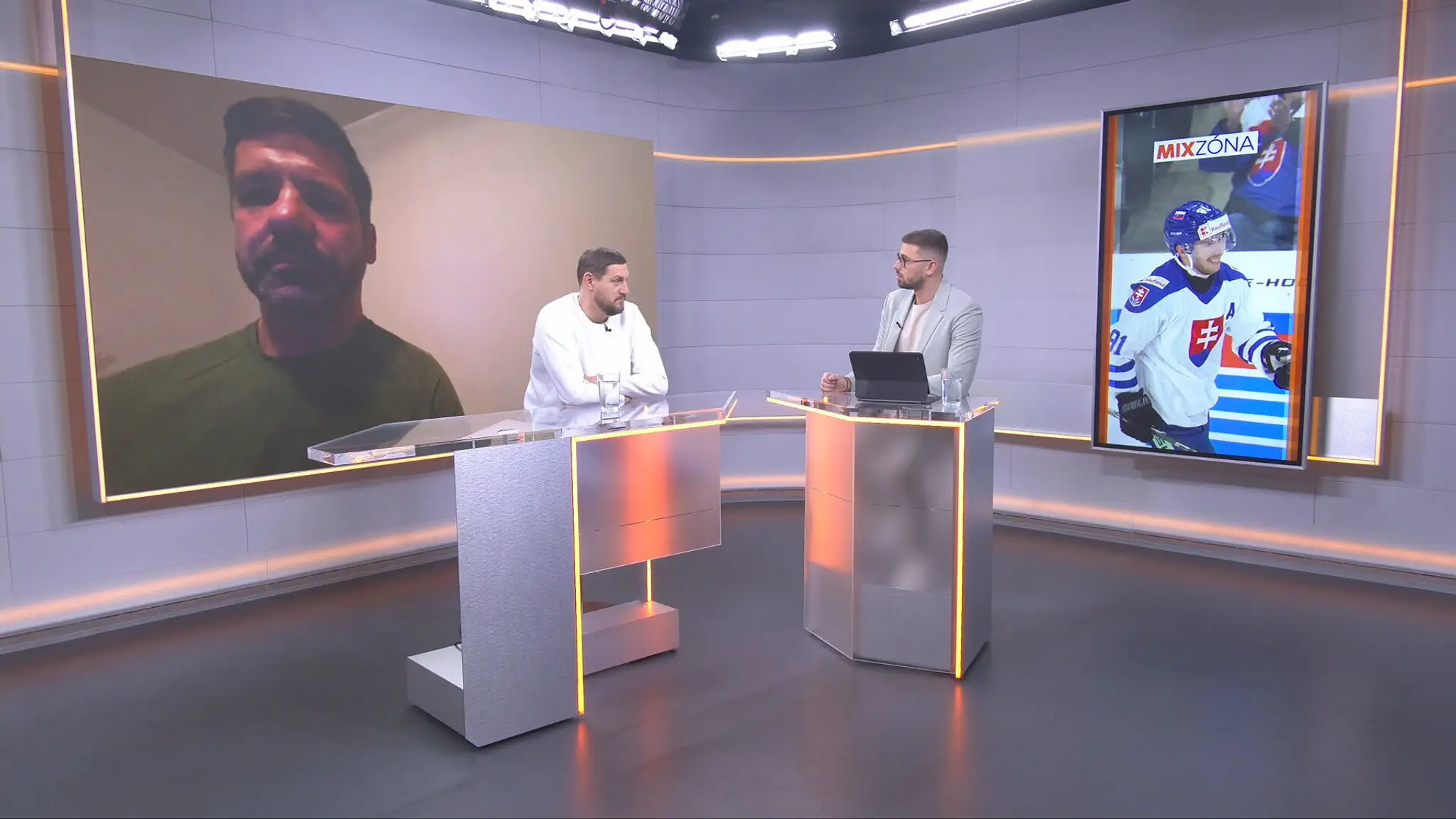 Marián Červenka v štúdiu privítal Tomáša Kurillu a Rastislava Pavlikovského.