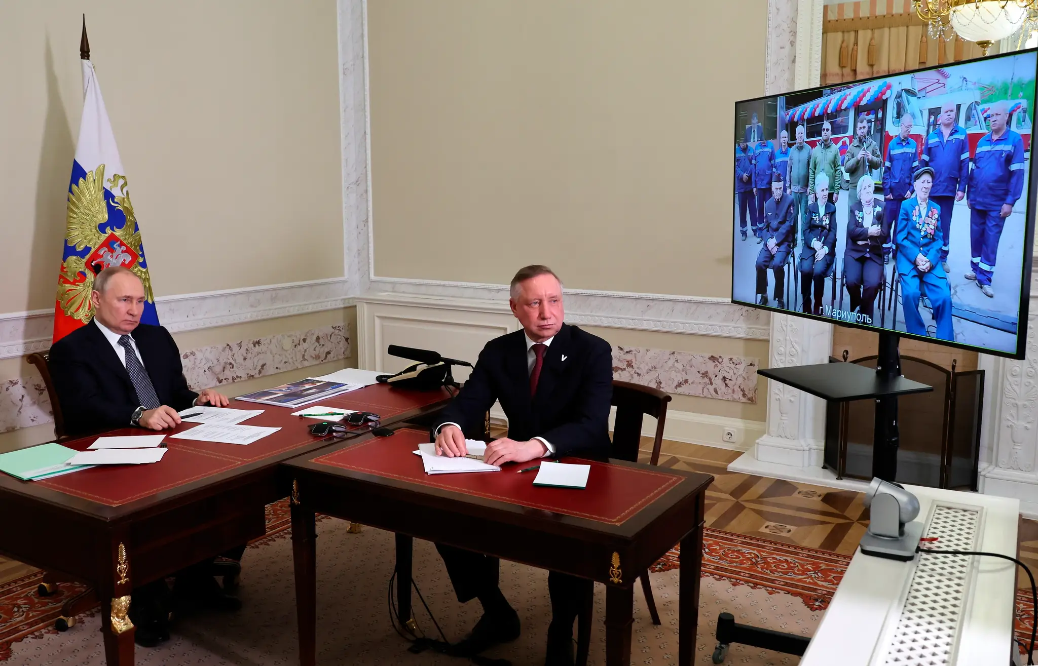 Putin a Beglov sa prostredníctvom videokonferenčného hovoru zúčastňujú na podujatí pri príležitosti obnovenia premávky električiek v Mariupole.