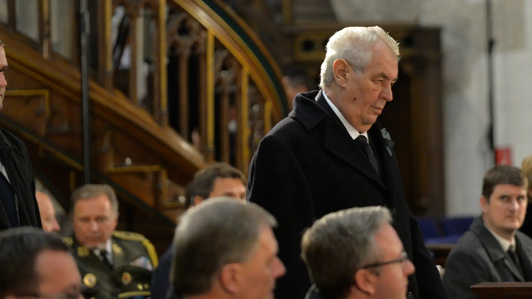 Český prezident Miloš Zeman prichádza na zádušnú omšu za zosnulého prezidenta Michala Kováča.