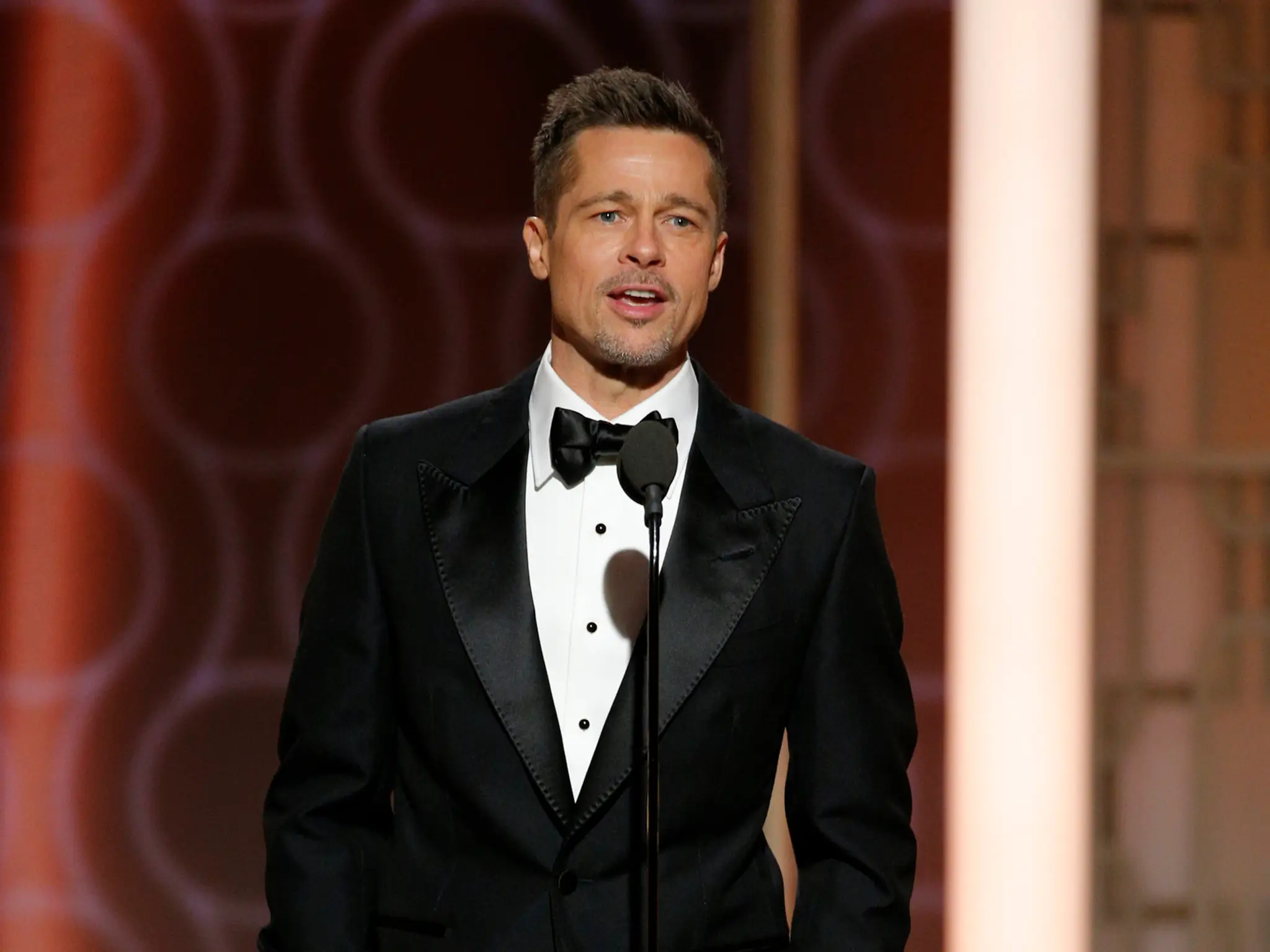 Rozvádzajúci sa Brad Pitt na Glóbusoch. Takto dali kolegovia najavo, na koho sú strane
