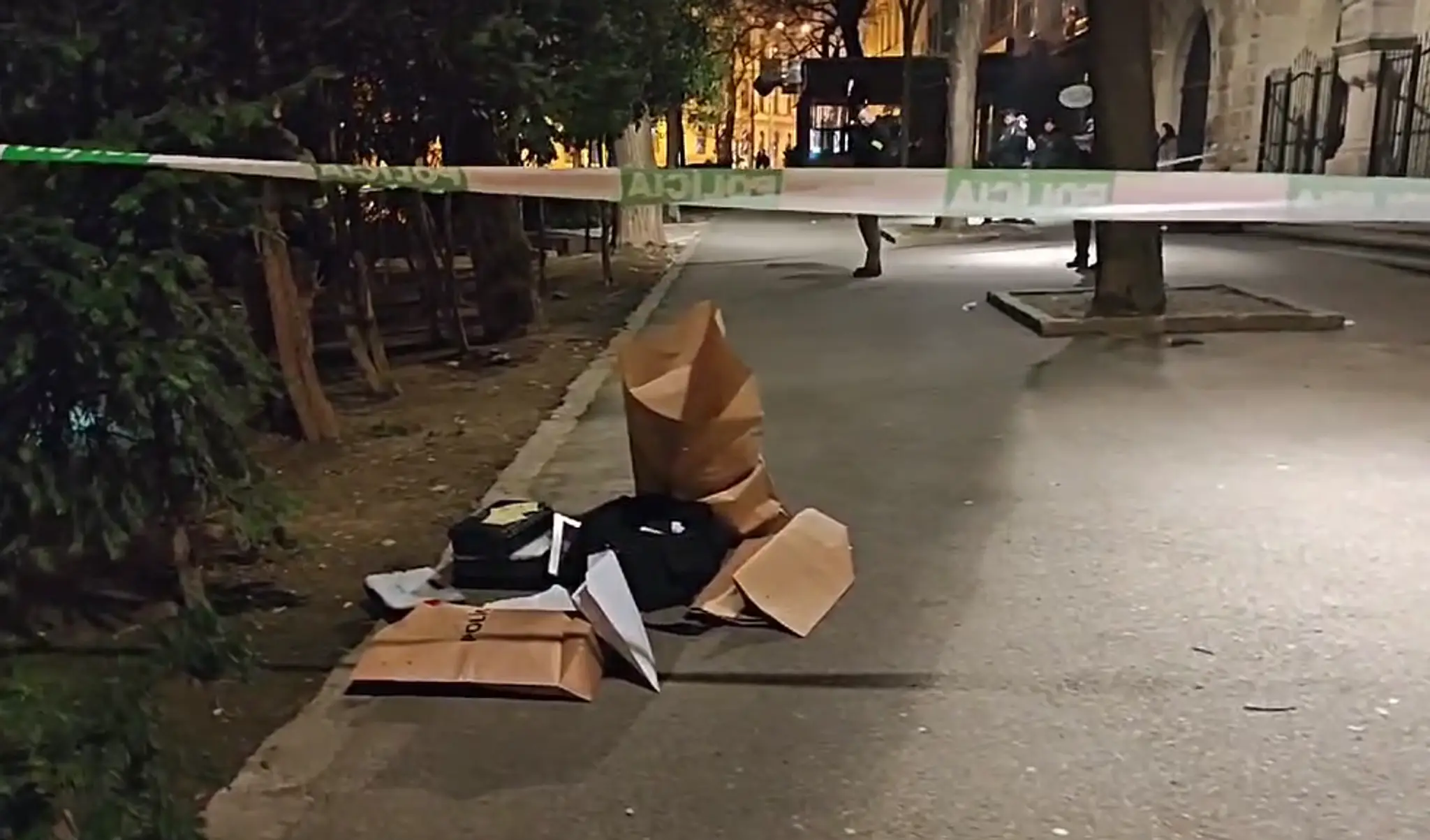 V centre Bratislavy zasahovali policajti a záchranári.
