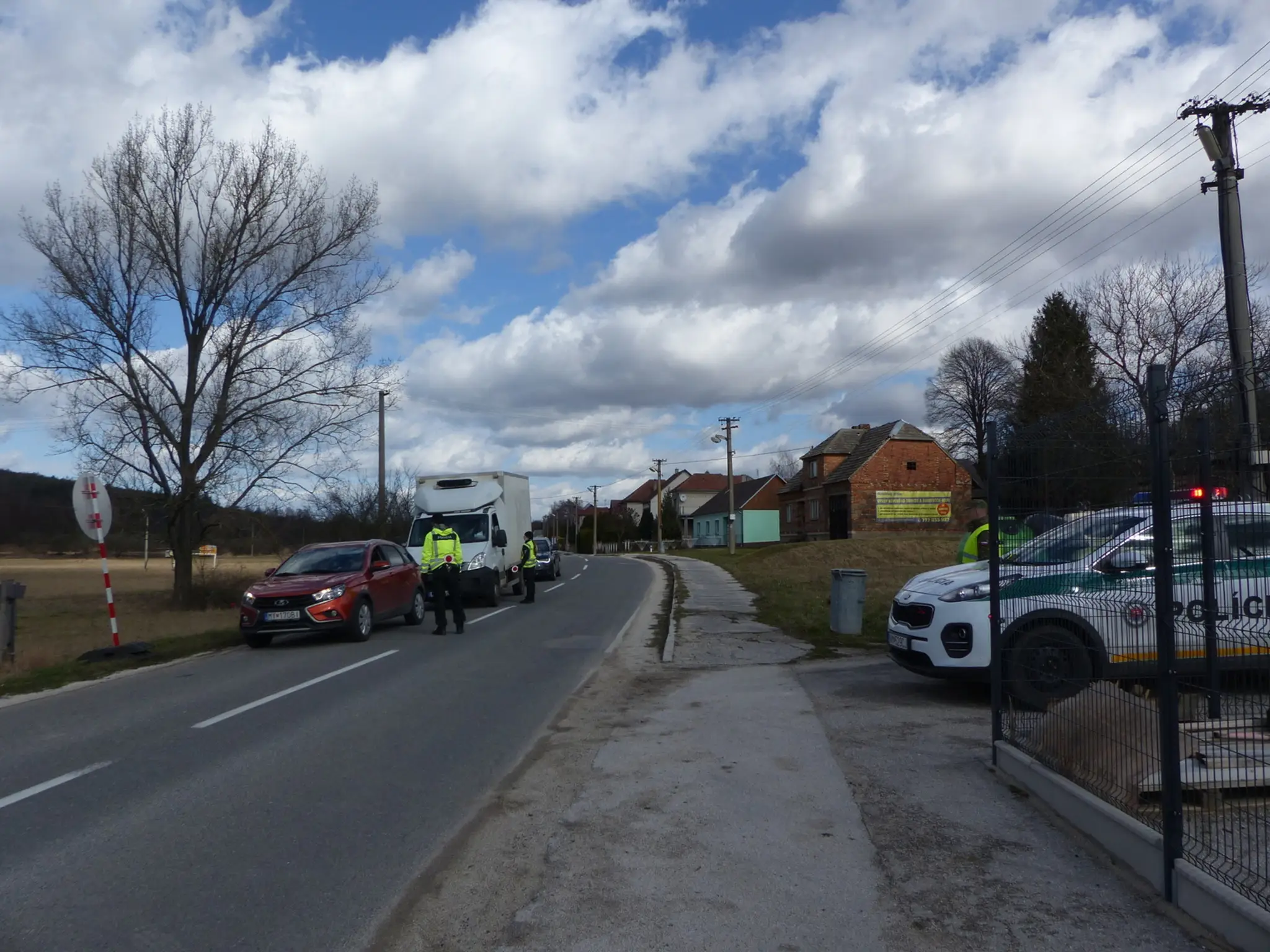 Hraničný priechod Vrbovce - Veľká nad Veličkou.