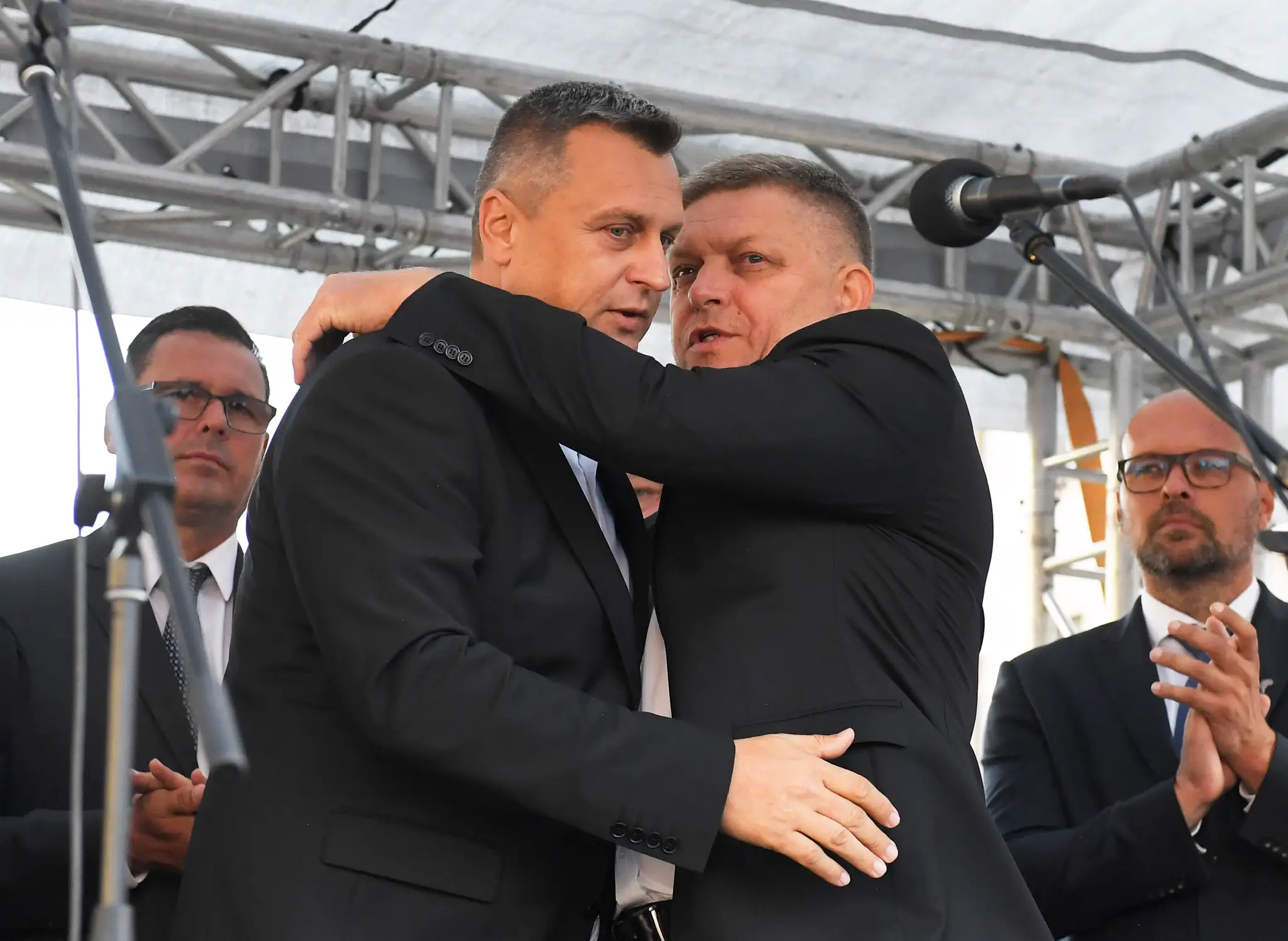 Robert Fico a Andrej Danko na protivládnom proteste v Košiciach v 2022.