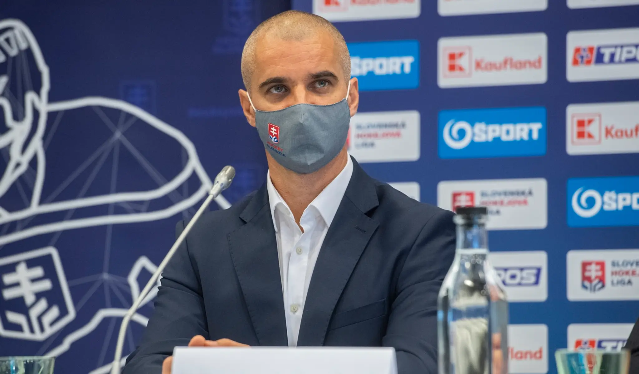 Na snímke tréner hokejovej reprezentácie do 20 rokov Ivan Feneš.