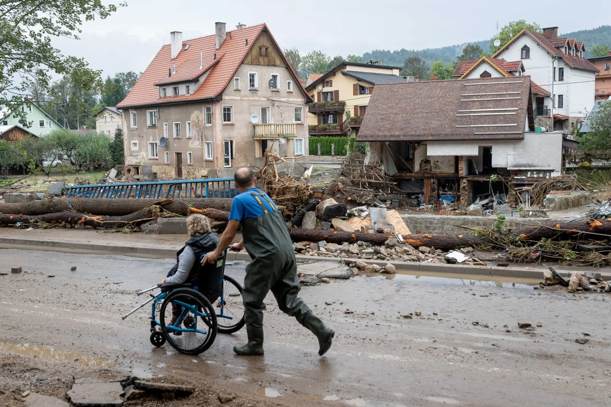 Kúpeľné mestečko Lądek-Zdrój zdevastované po záplavách.
