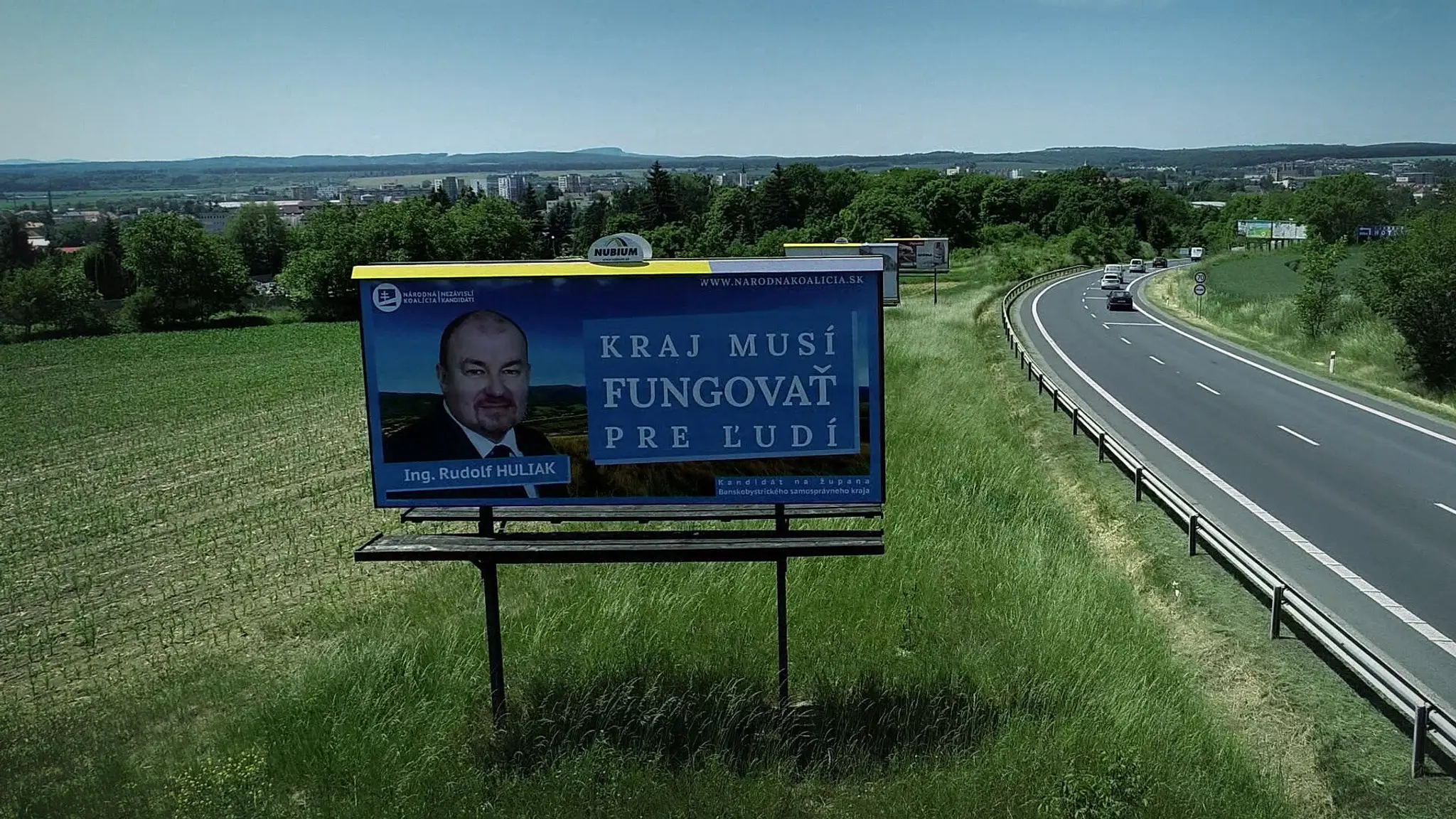 Kampaň sa rozbieha.