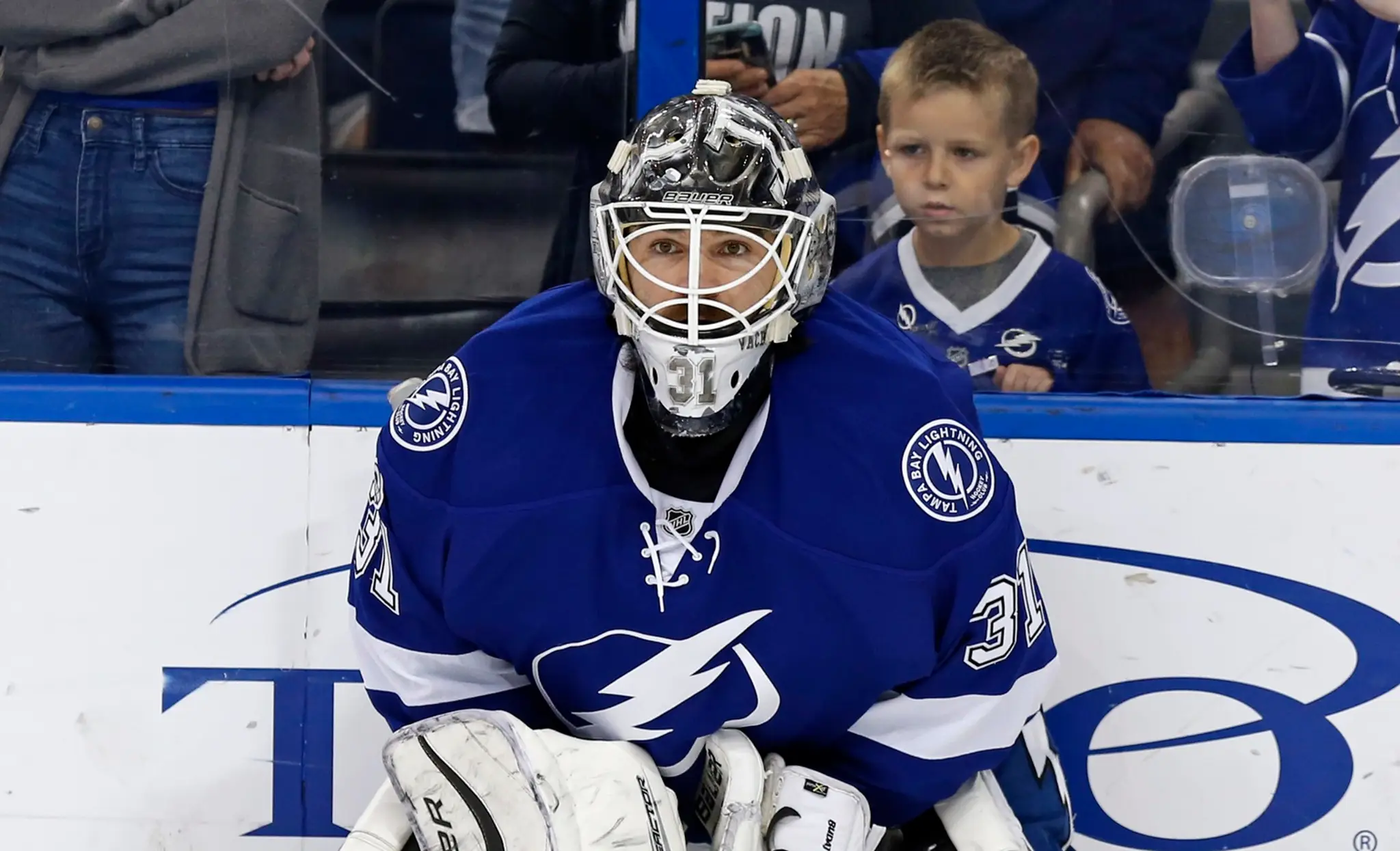 Peter Budaj sa rocvičuje pred zápasom proti Ottawe.