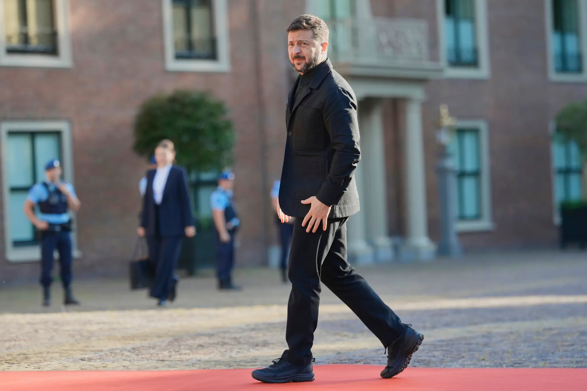 Na snímke ukrajinský prezident Volodymyr Zelenskyj prichádza na formálnu večeru pred summitom NATO v holandskom Haagu.