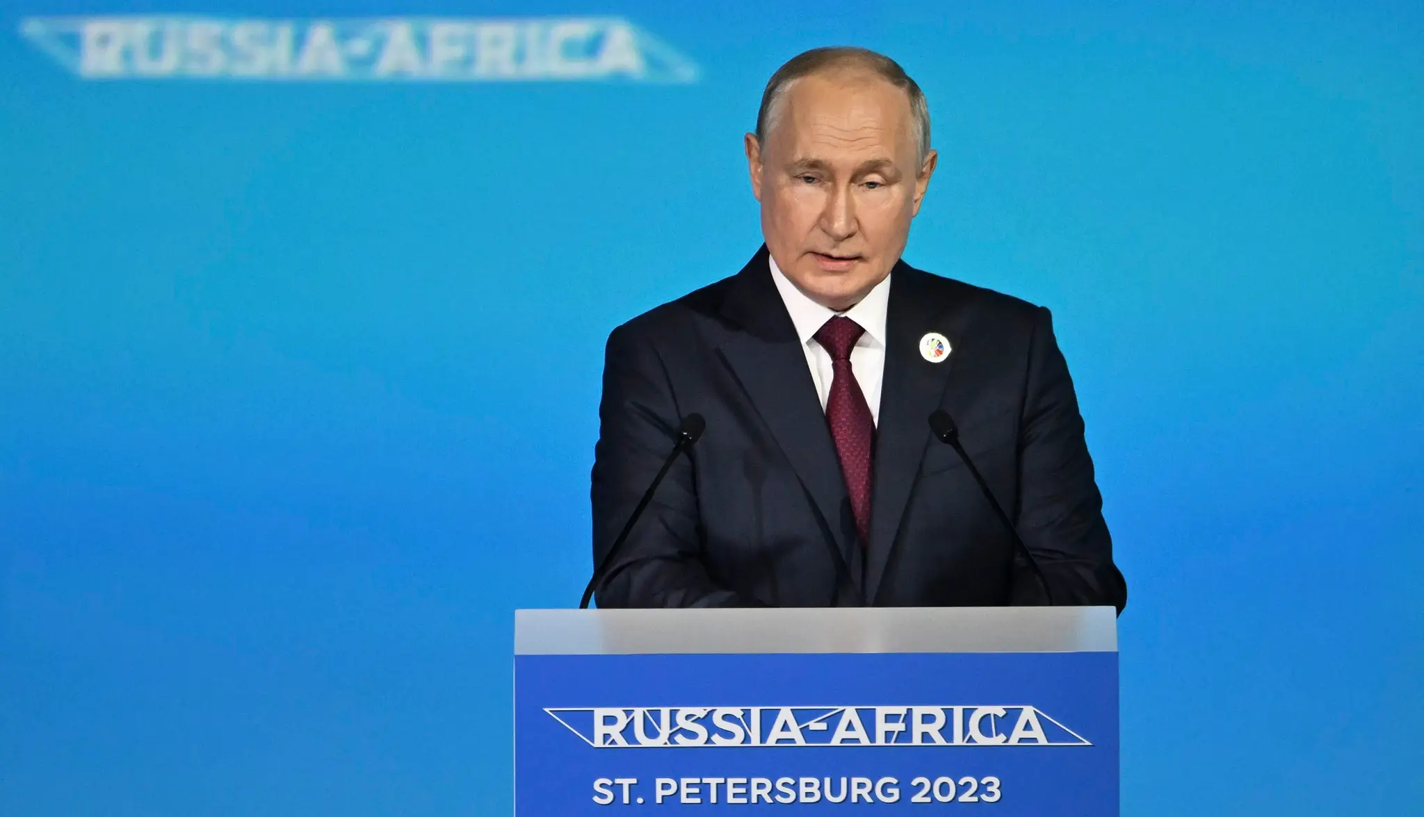 Ruský prezident Vladimir Putin reční počas summitu Rusko - Afrika v Petrohrade.