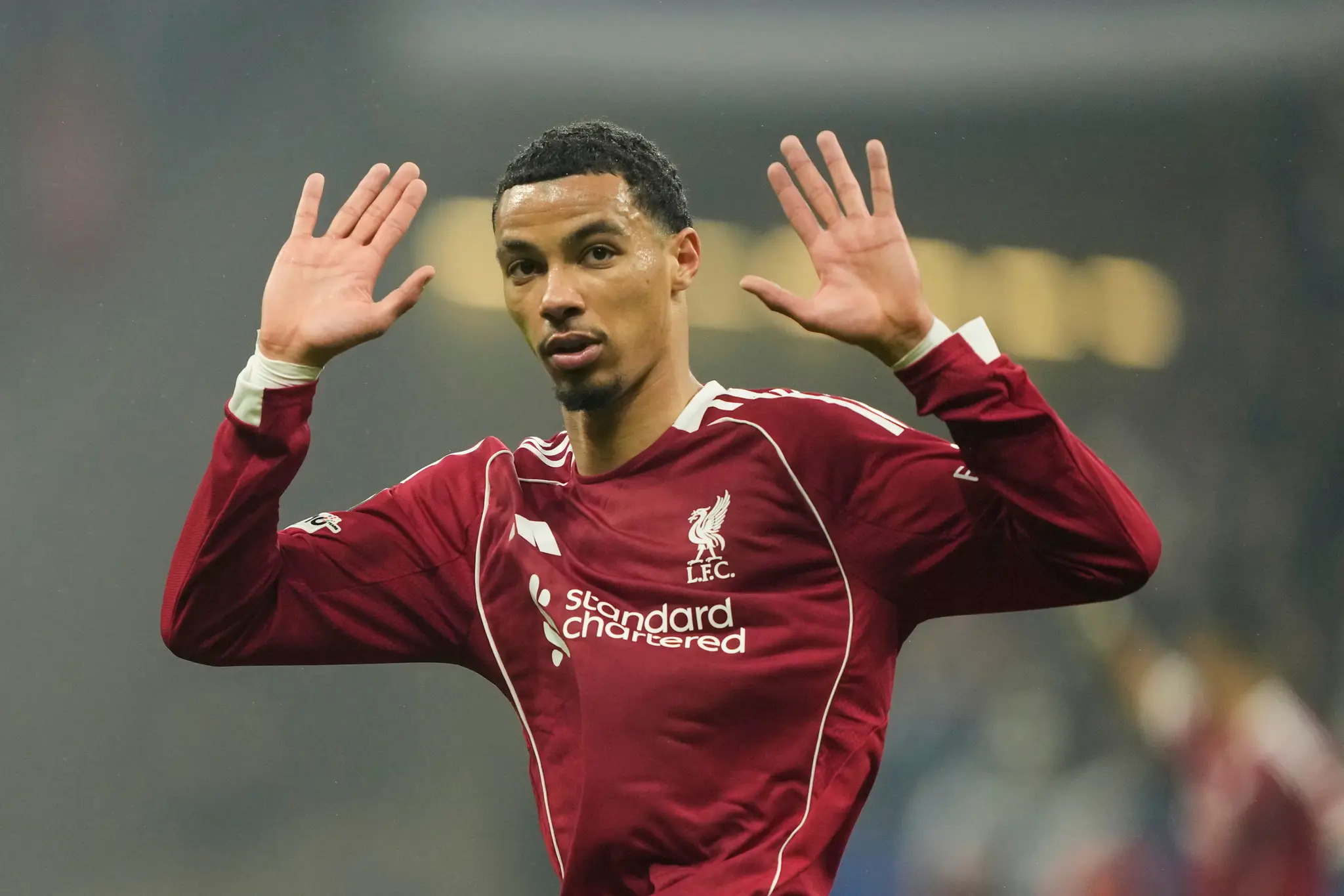 Hráč Hugo Ekitike z Liverpoolu sa teší z gólu.