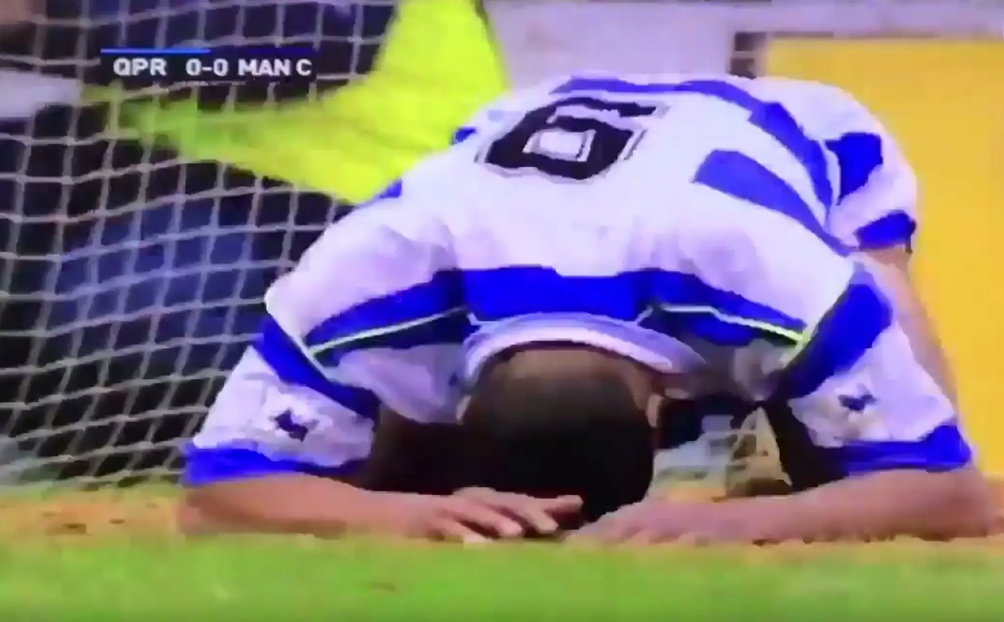 Útočník QPR nedal gól do prázdnej brány.