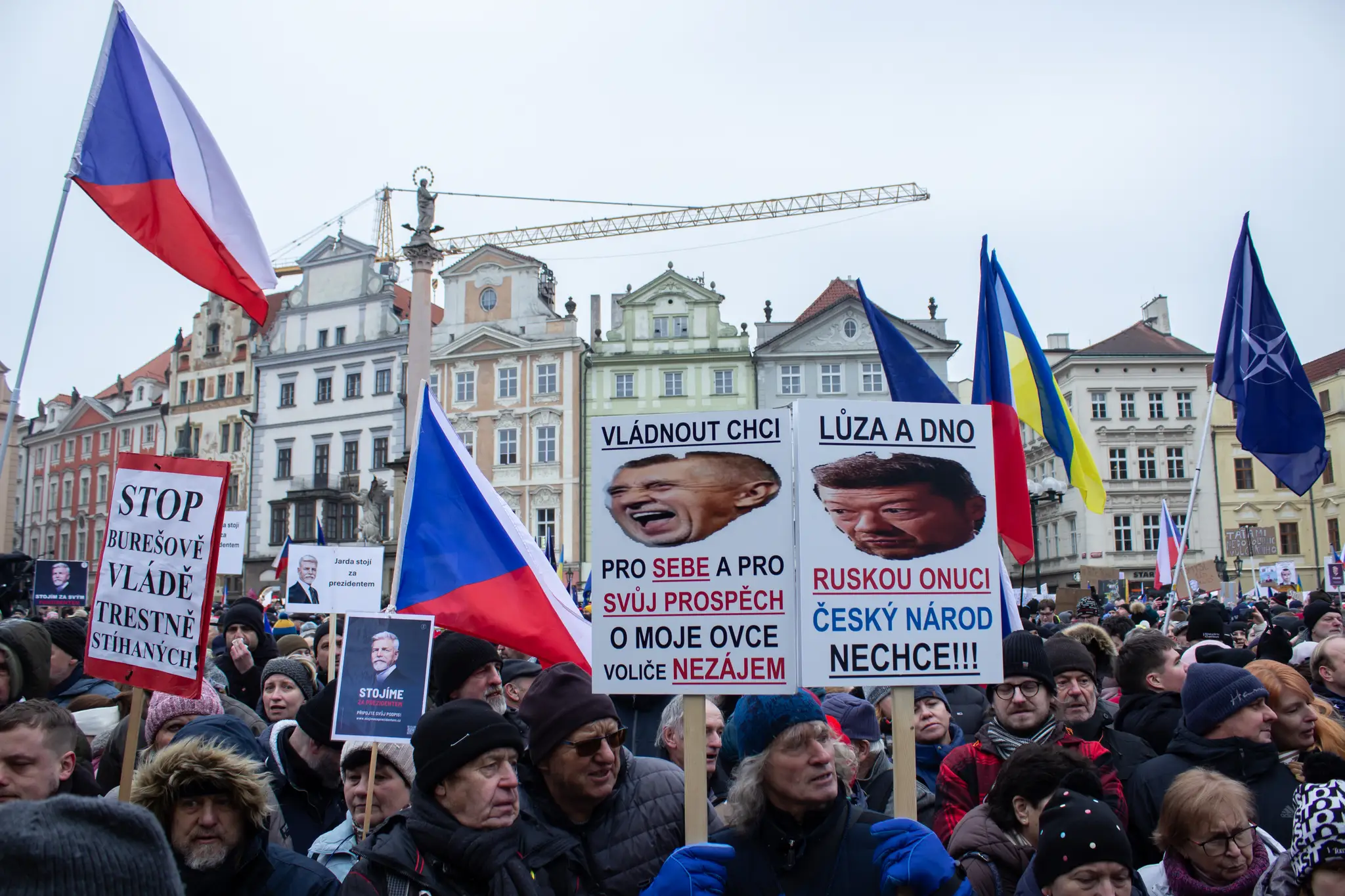 Na snímke zhromaždenie na Staromestskom námestí v Prahe na podporu českého prezidenta Petra Pavla