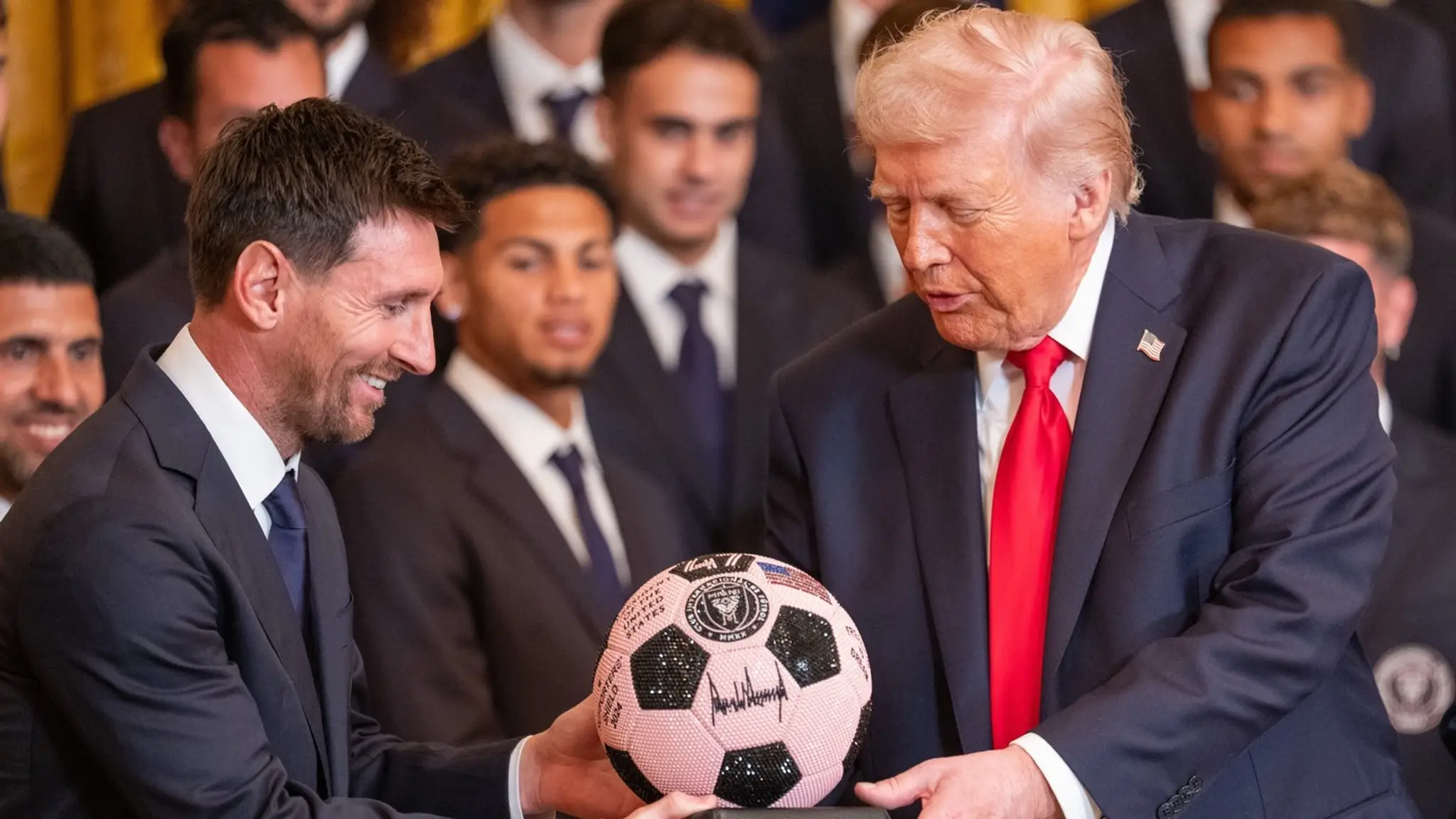 Lionel Messi (vľavo) a Donald Trump