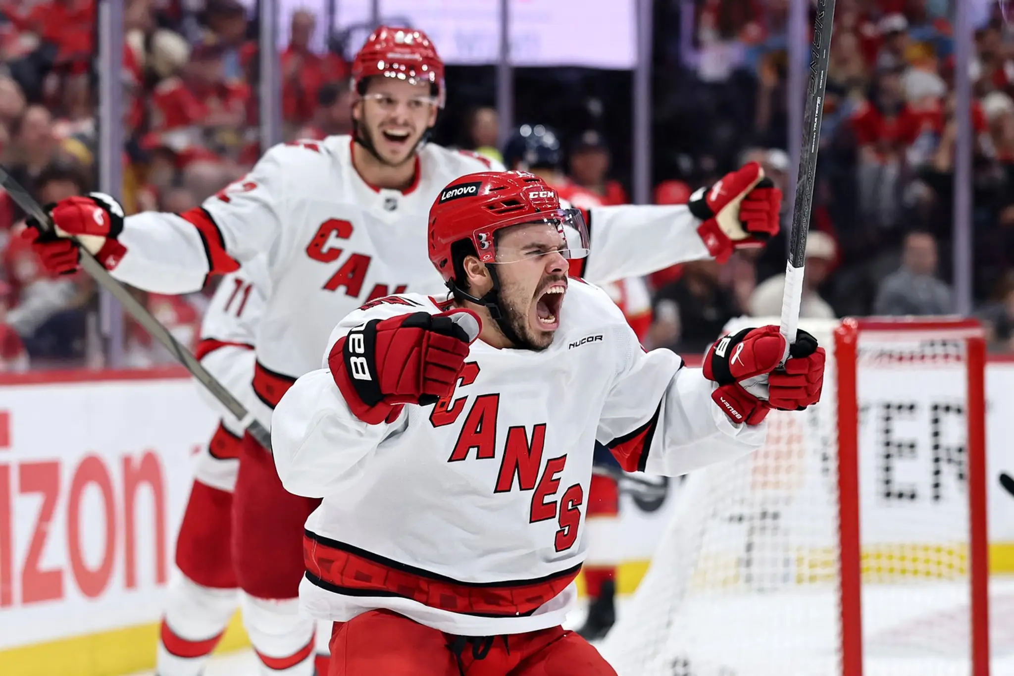 Hokejisti Caroliny Hurricanes uspeli prvýkrát v sérii.