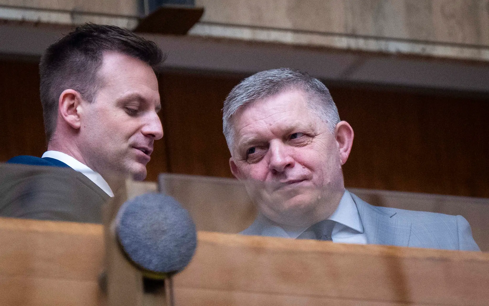 Vedúci Úradu vlády SR Juraj Gedra a premiér Robert Fico