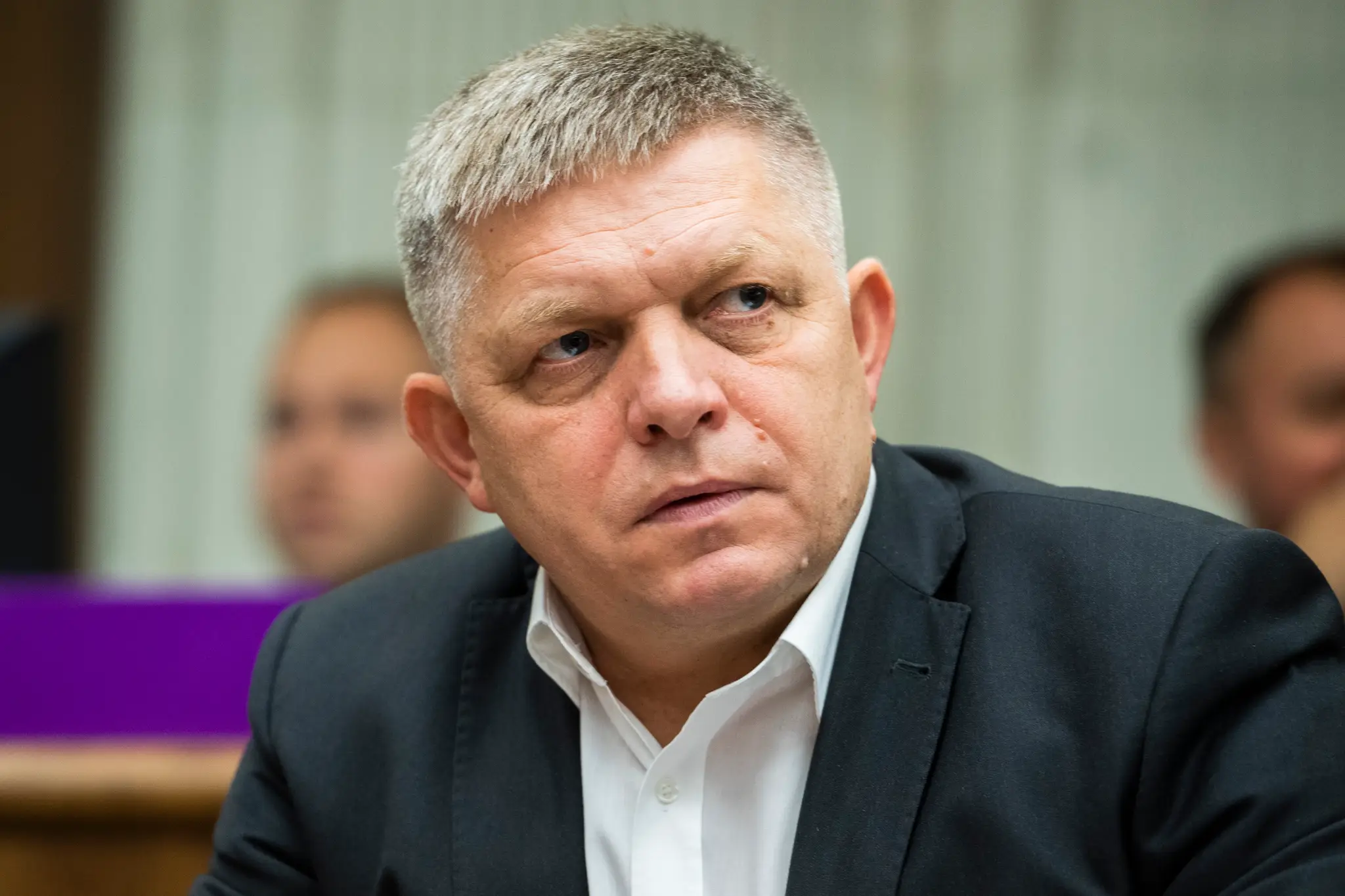 Na snímke poslanec NRSR Robert Fico (SMER-SD) počas hlasovania o odvolaní ministra financií SR Igora Matoviča (OĽANO).