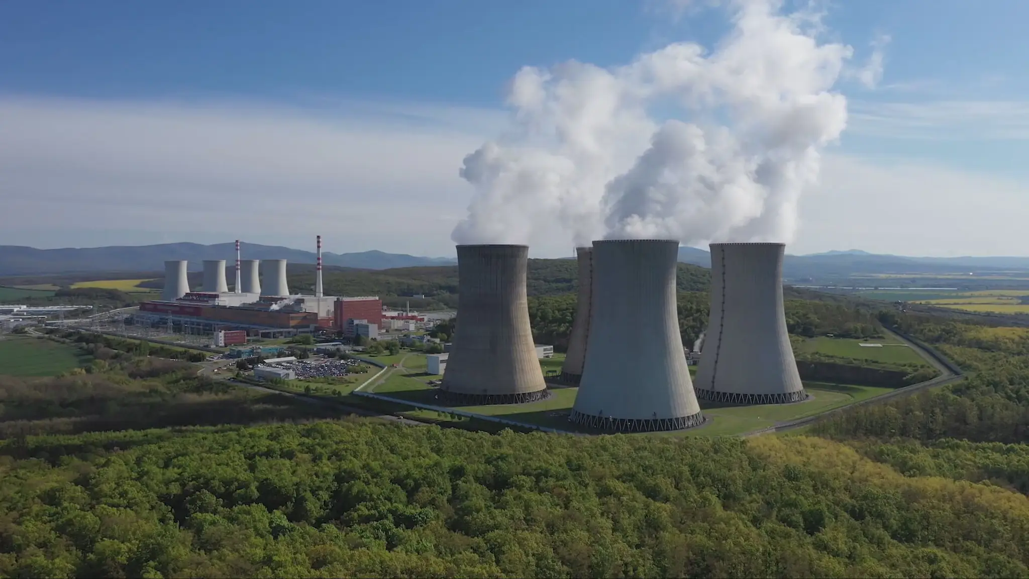 Elektrárne si nechali vyvinúť palivo z obohateného uránu v Európe a Amerike.