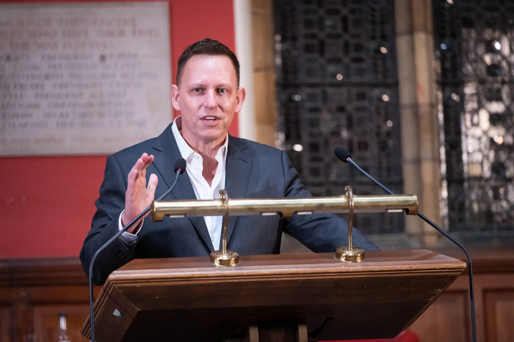 Miliardár Peter Thiel na archívnej snímke z roku 2023 prednáša na Oxforde.
