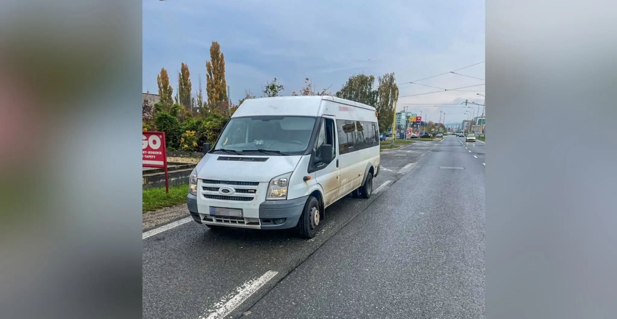 Mikrobus zastavili policajti