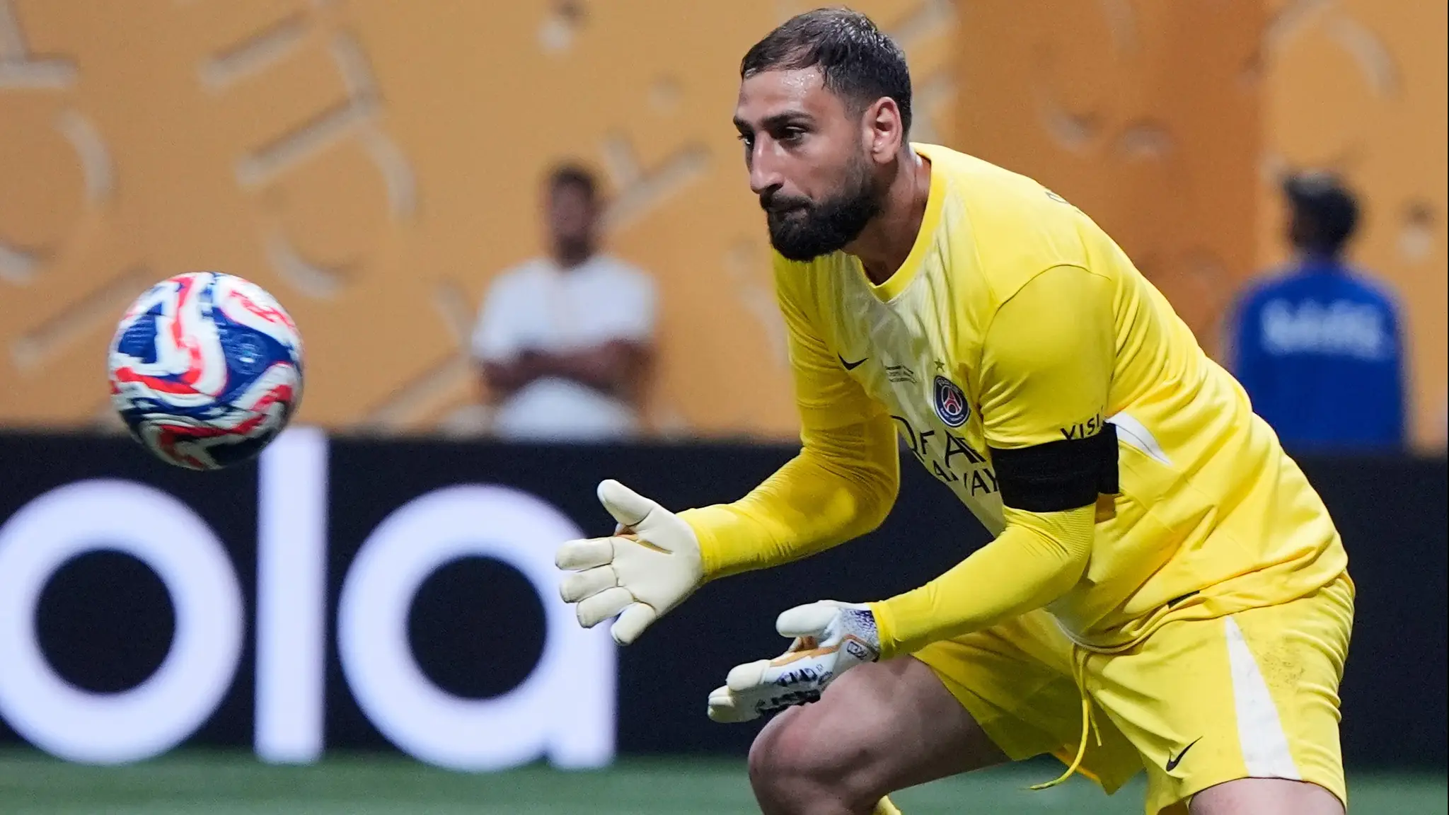 Taliansky brankár Gianluigi Donnarumma v službách Paríža Saint-Germain. (cropped)