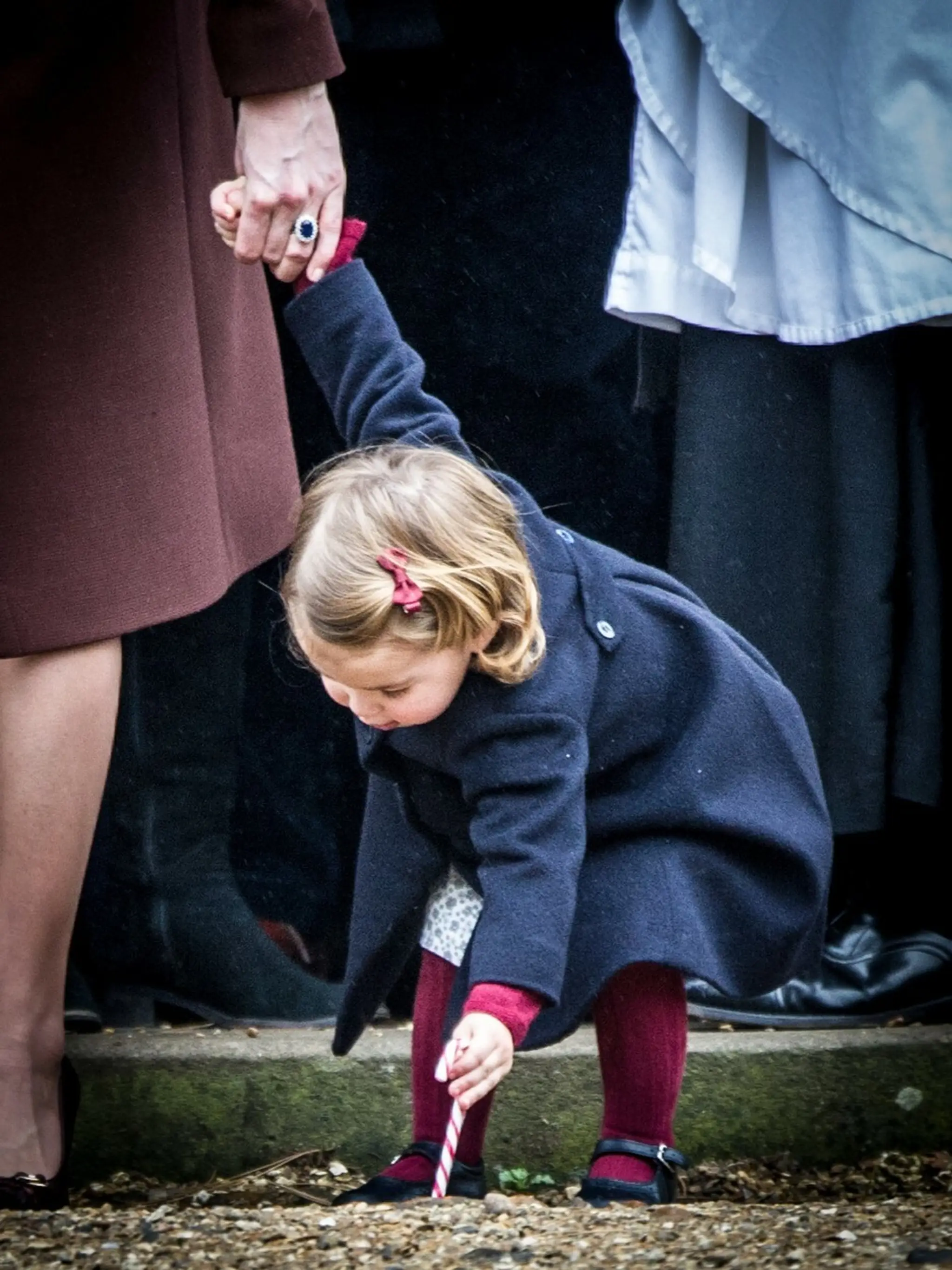 Rozkošný George a Charlotte v kostole. Ich rodičia porušili kráľovskú tradíciu