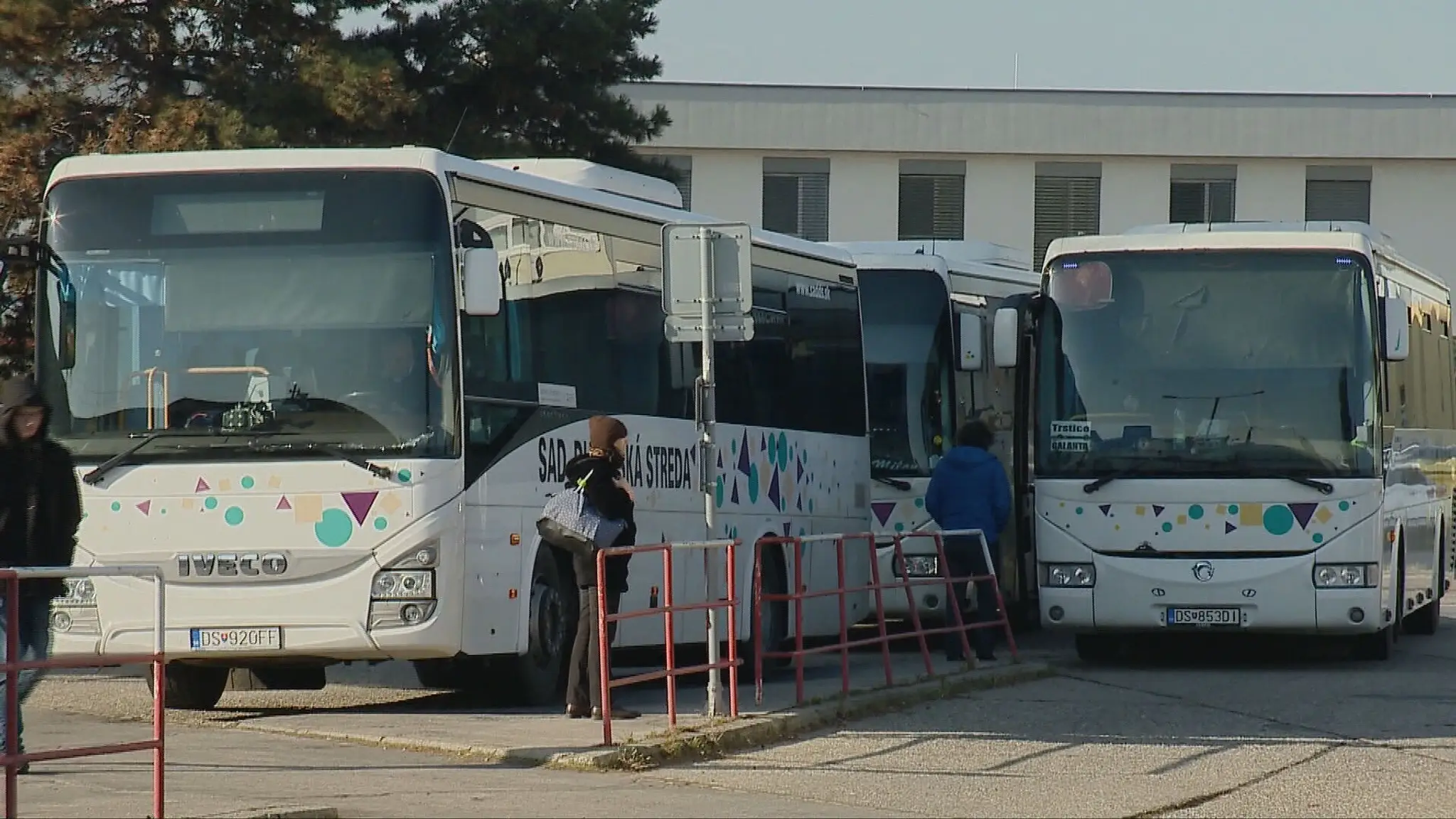 Ľuďom na západnom Slovensku hrozí, že im zrušia autobusy