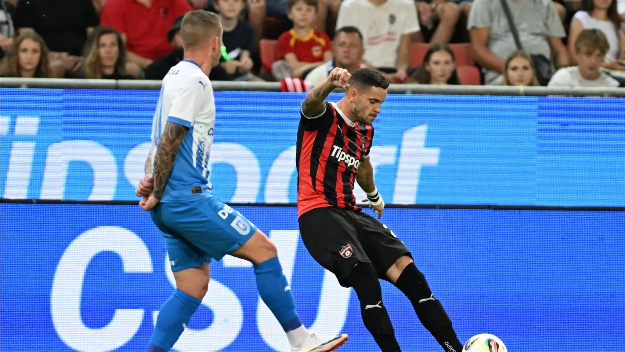 Na snímke vpravo hráč Trnavy Kristián Koštrna a futbalista Oleksandr Romančuk. (cropped) (cropped)