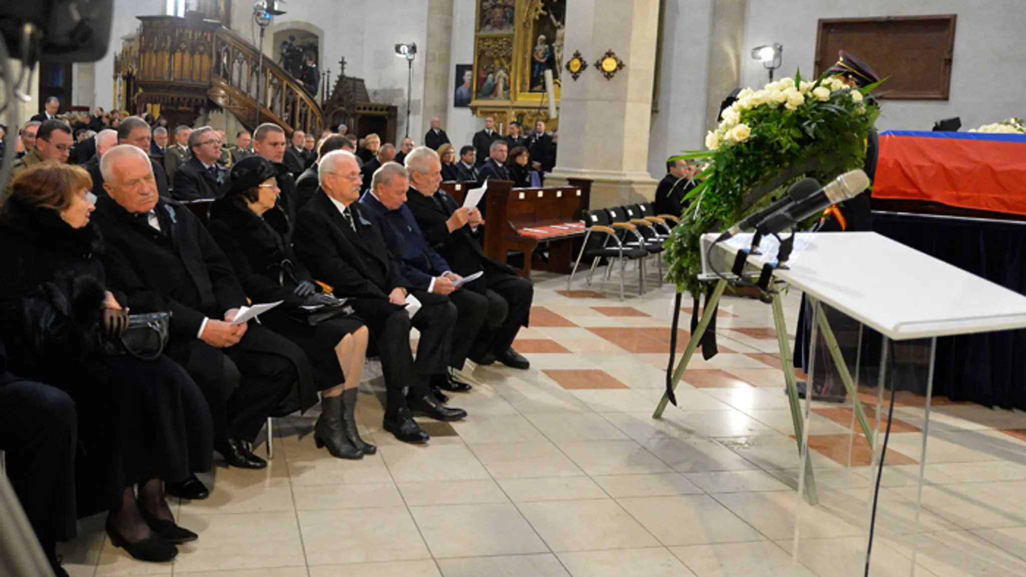Václav Klaus, Ivan Gašparovič, Rudolf Schuster a Miloš Zeman na zádušnej omši za zosnulého prezidenta Michala Kováča.