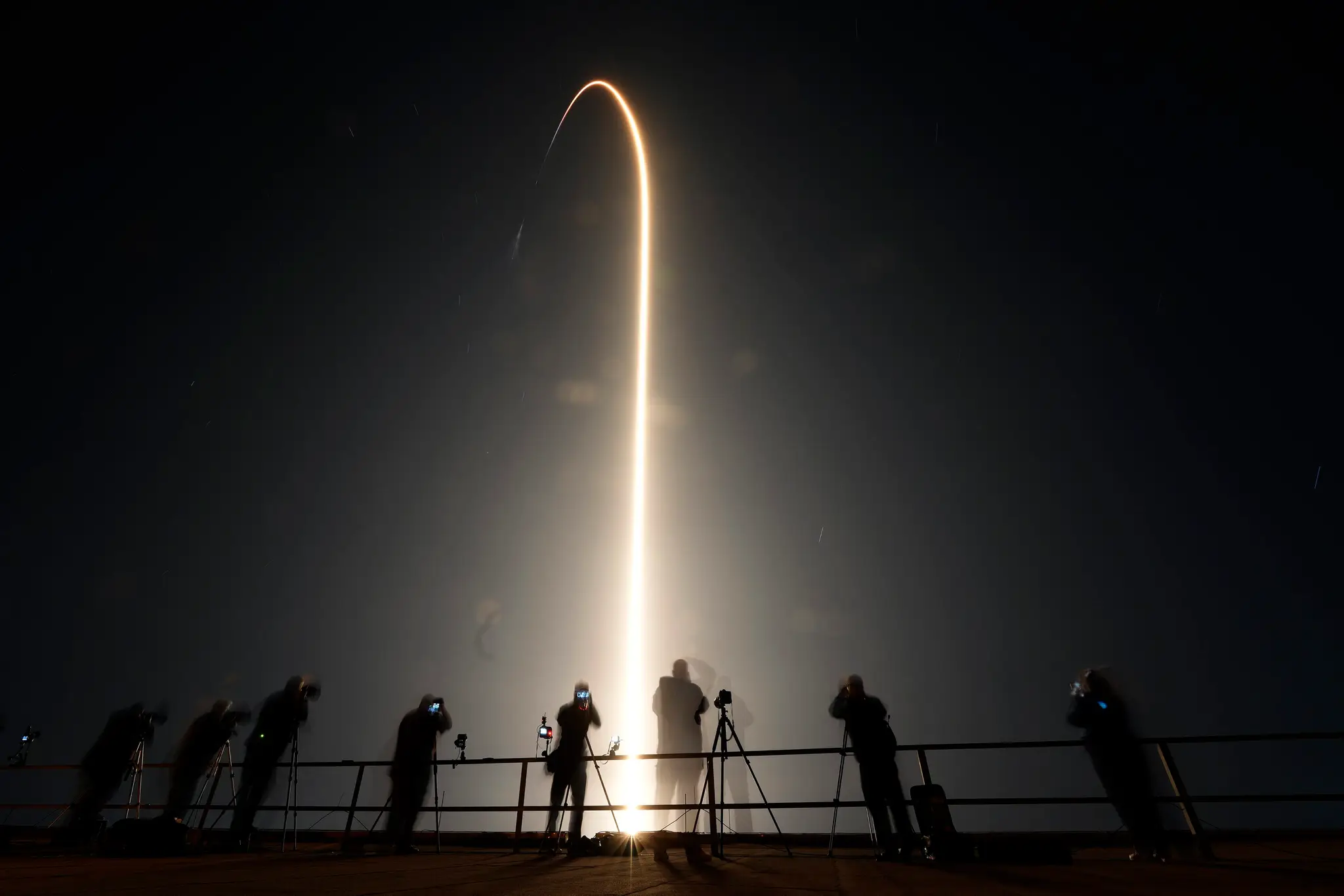 Nosná raketa Falcon vzlietla z Kennedyho vesmírneho strediska na Floride.