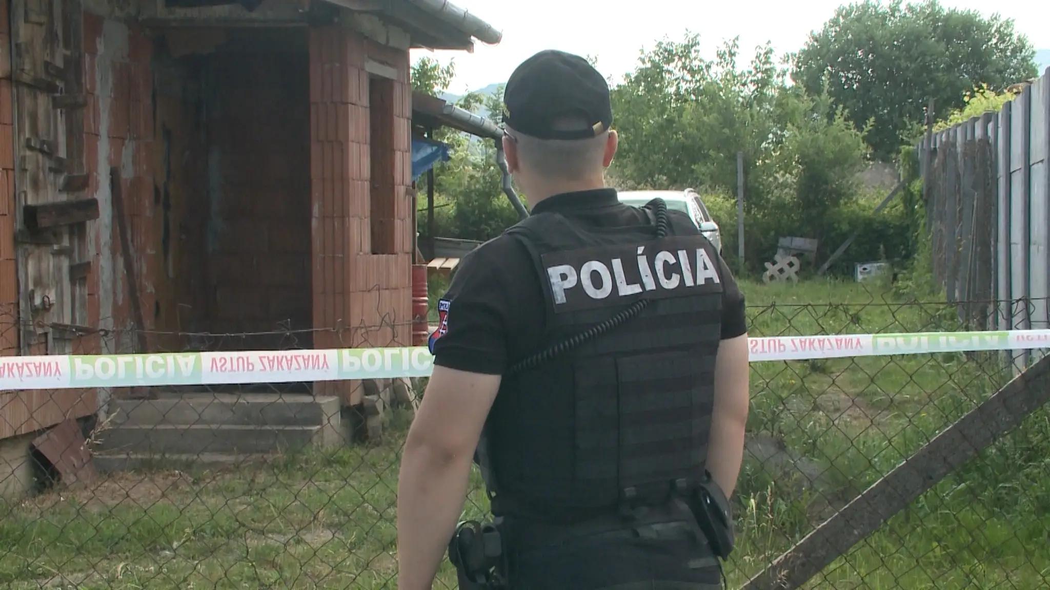 Polícia pred domom muža, ktorý mal útočiť v Prešove