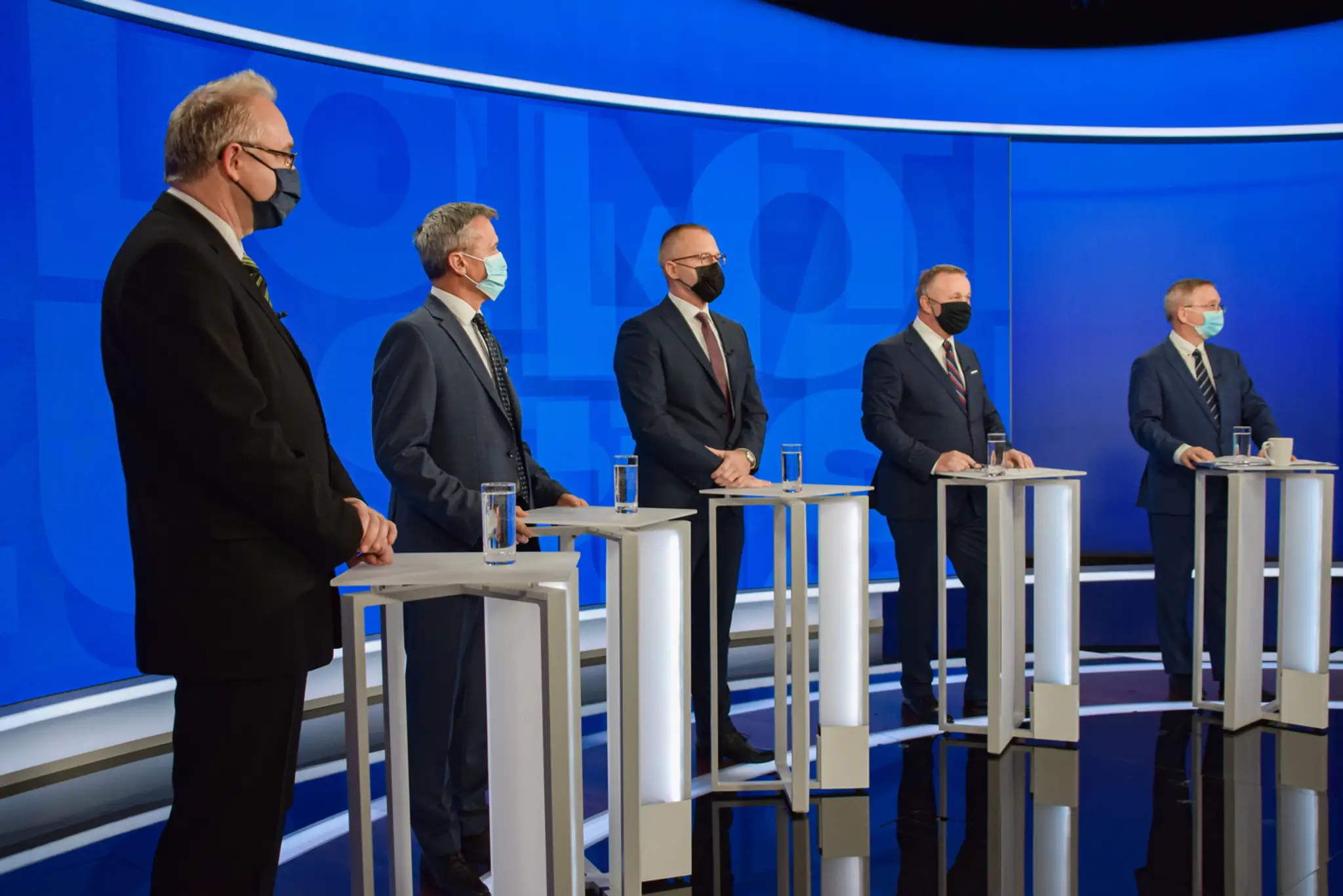 Kandidáti na generálneho prokurátora pred vysielaním.
