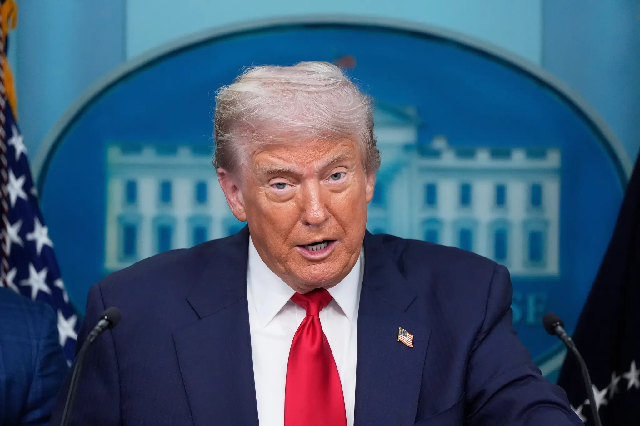 Na snímke americký prezident Donald Trump počas tlačovej konferencie v Bielom dome vo Washingtone.