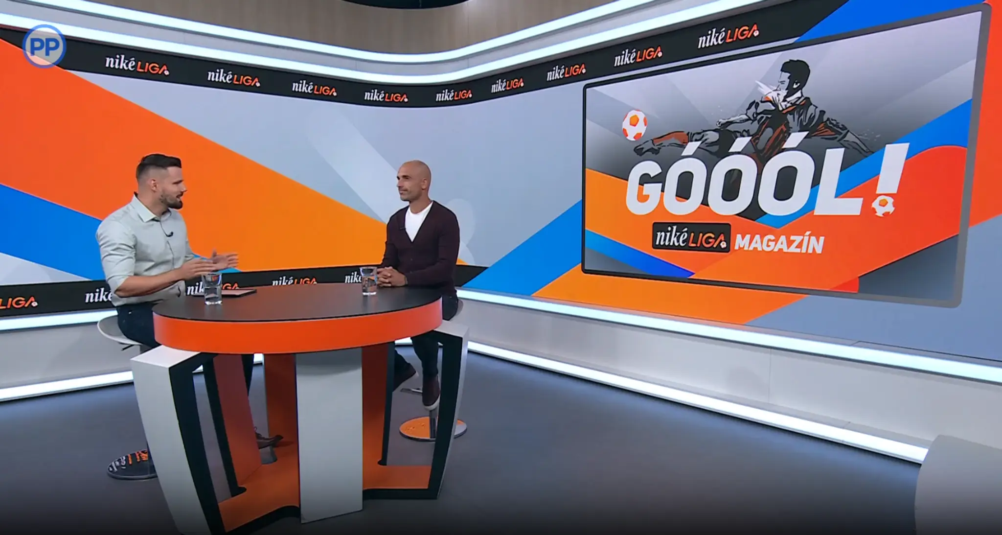 Moderátor Marek Arpáš a jeho hosť Juraj Piroska.