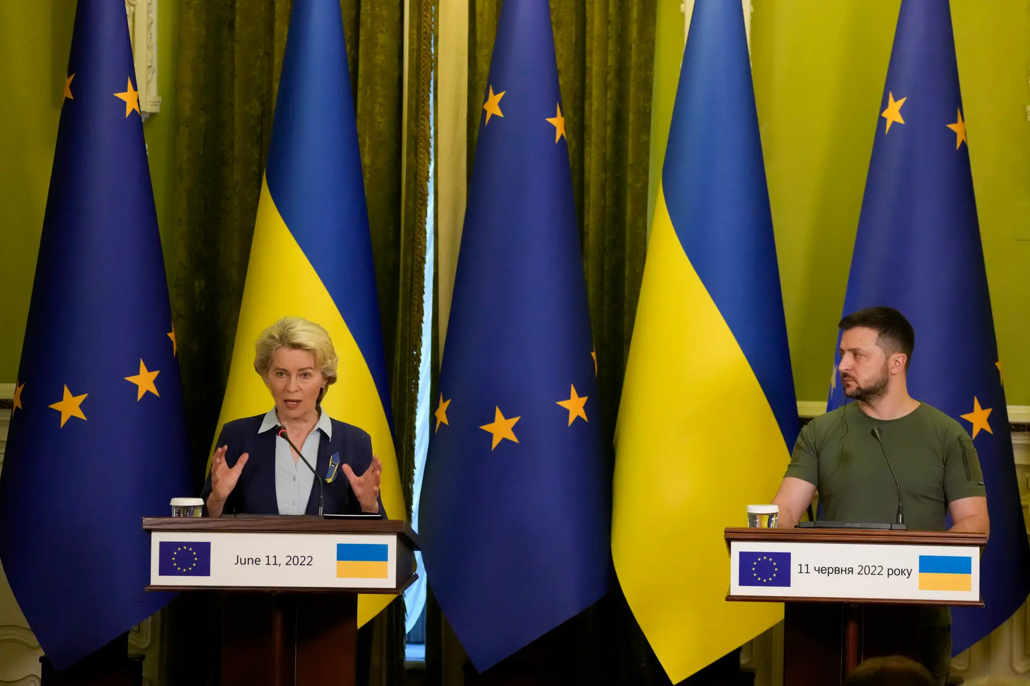 Ursula von der Leyen a Volodymyr Zelenskyj.