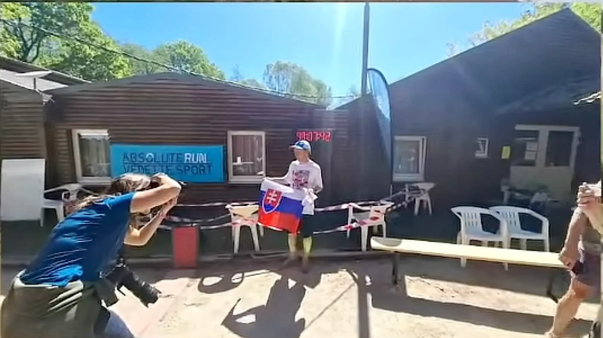 Slovenský bežec Patrik Hrotek prekonal národný rekord na extrémnych pretekoch.