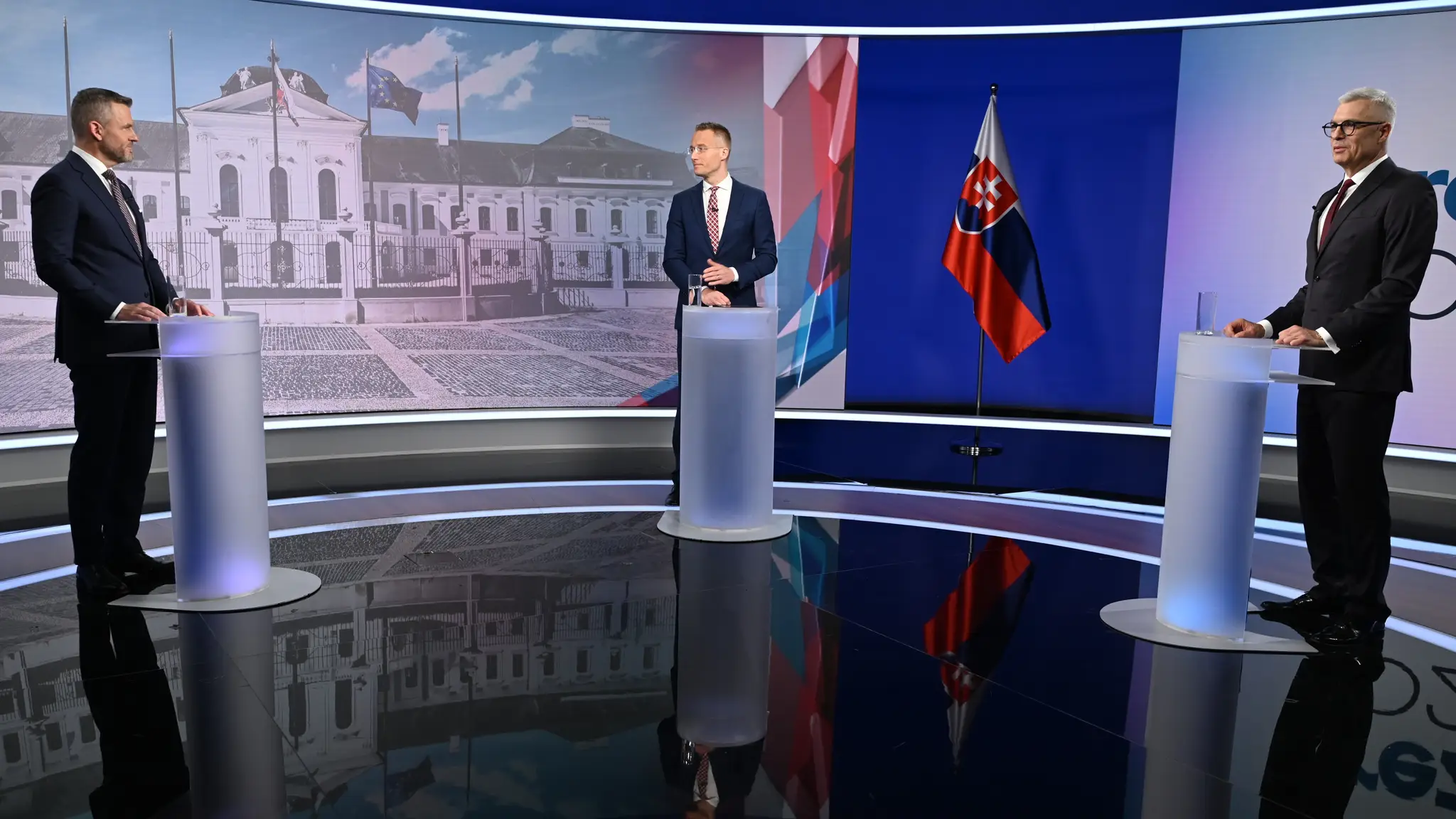 Predvolebná diskusia s Petrom Pellegrinim a Ivanom Korčokom.