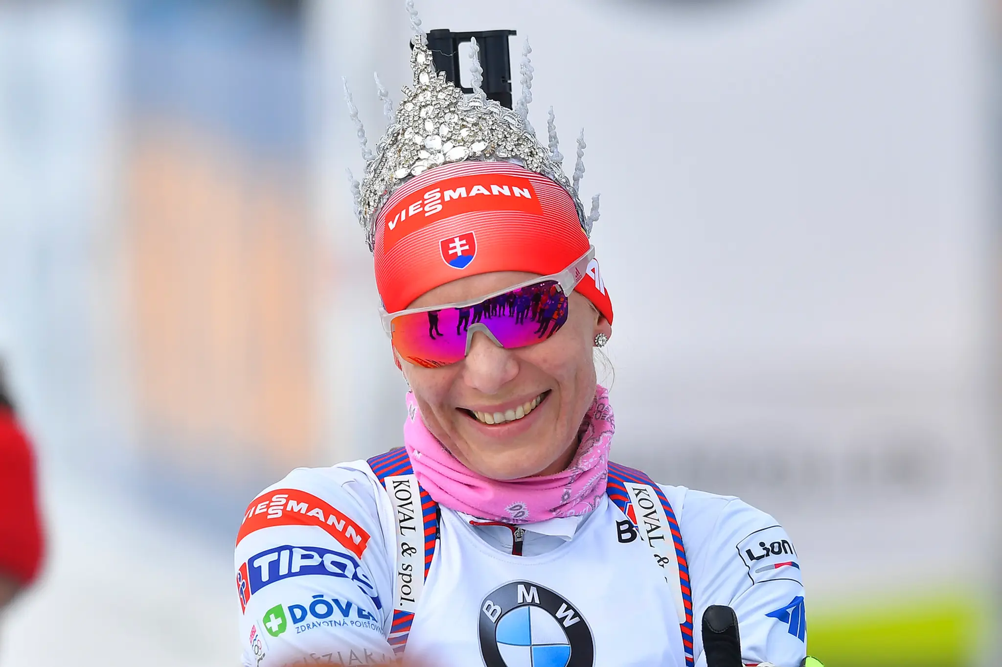 Biatlonistka Anastasia Kuzminová reaguje po pretekoch s hromadným štartom v Osle na Holmenkollene.