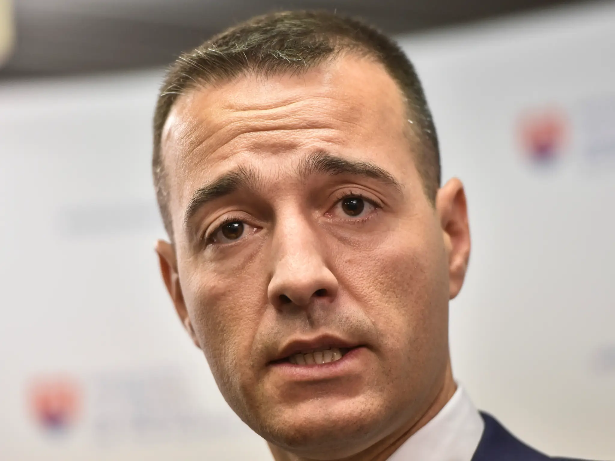 Na snímke prezident Talianskej futbalovej federácie Carlo Tavecchio počas tlačovej konferencie po tom, ako rezignoval.