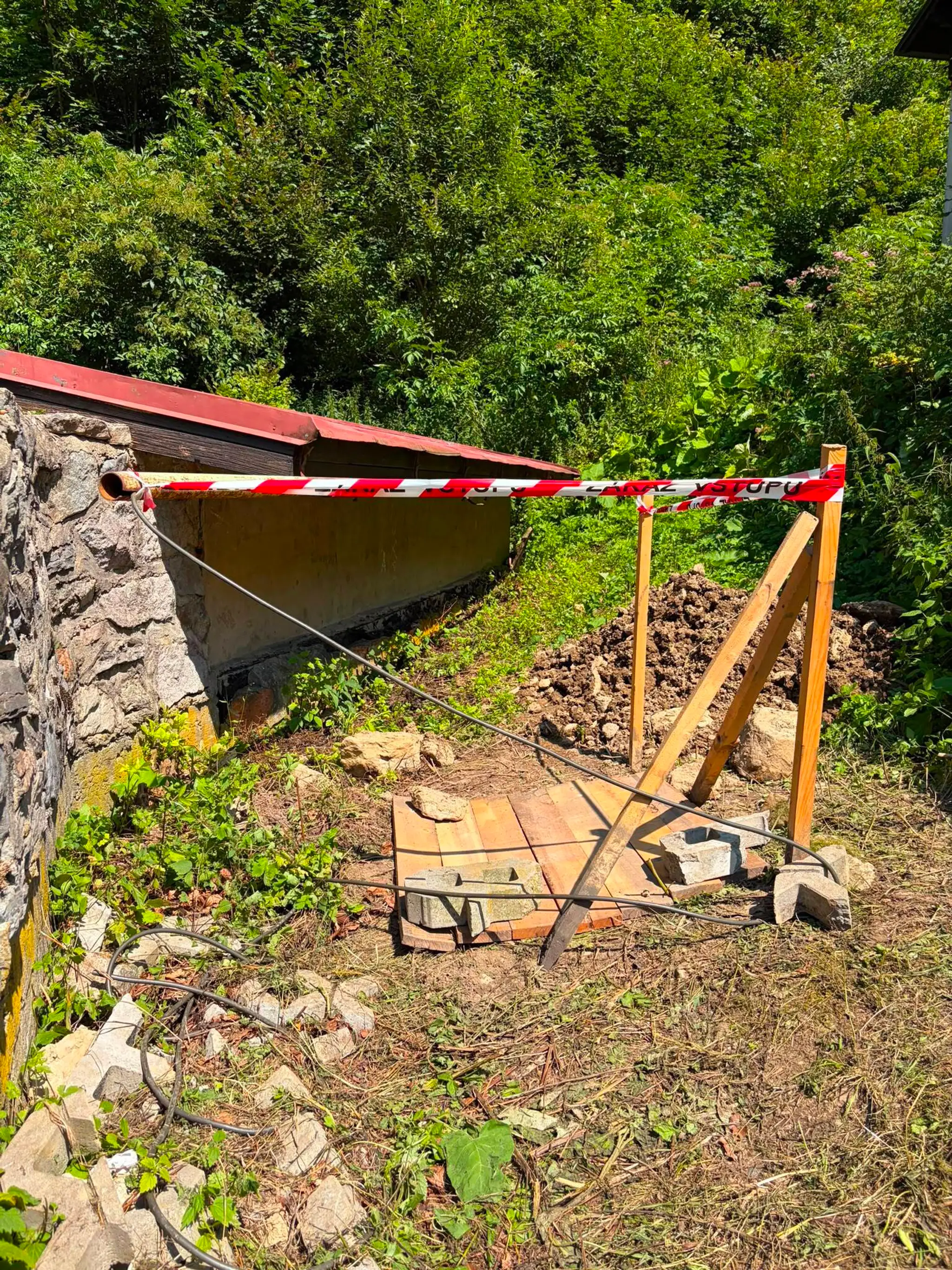 V národnom parku Malá Fatra začali s prácami na osádzanie vlajkových stožiarov