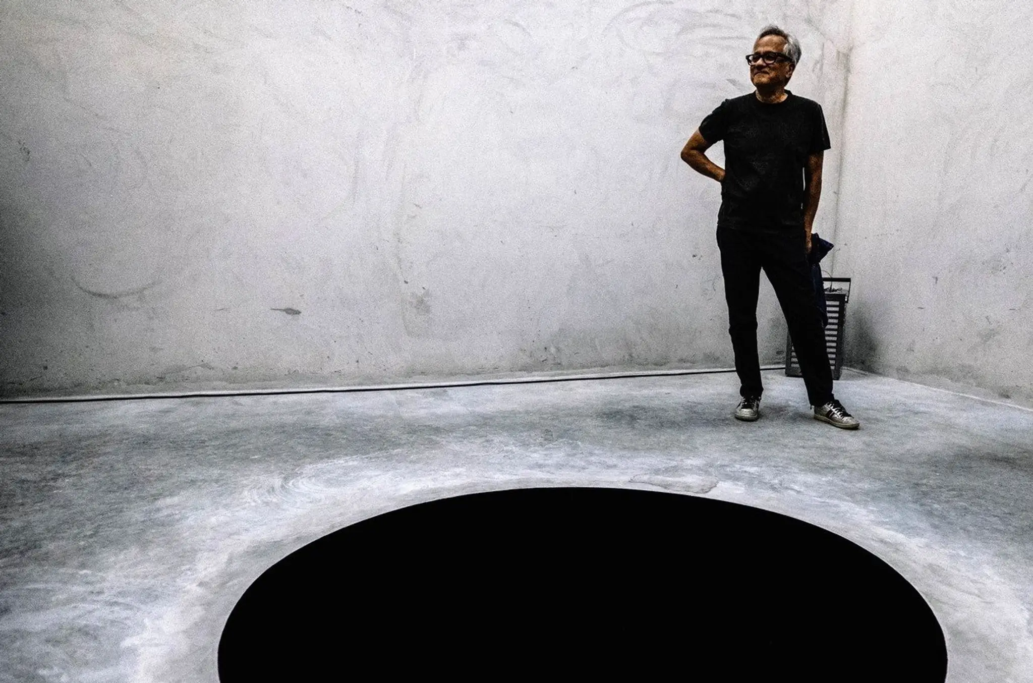 Anish Kapoor a jeho umelecké dielo Descent into Limbo 