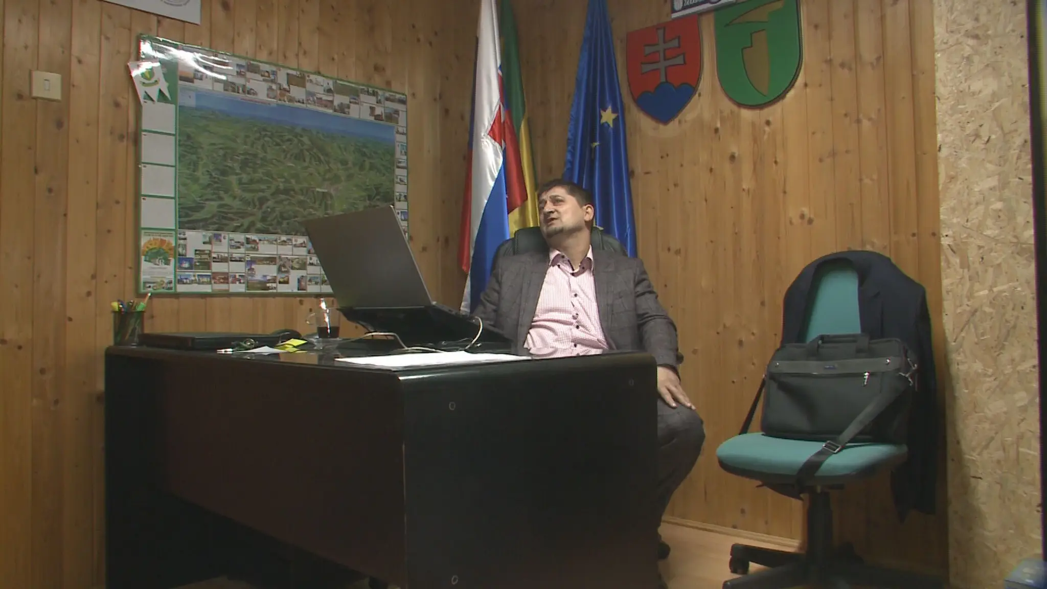 Starostovia zložili sľub u notára a nie na ustanovujúcej schôdzi zastupiteľstva.