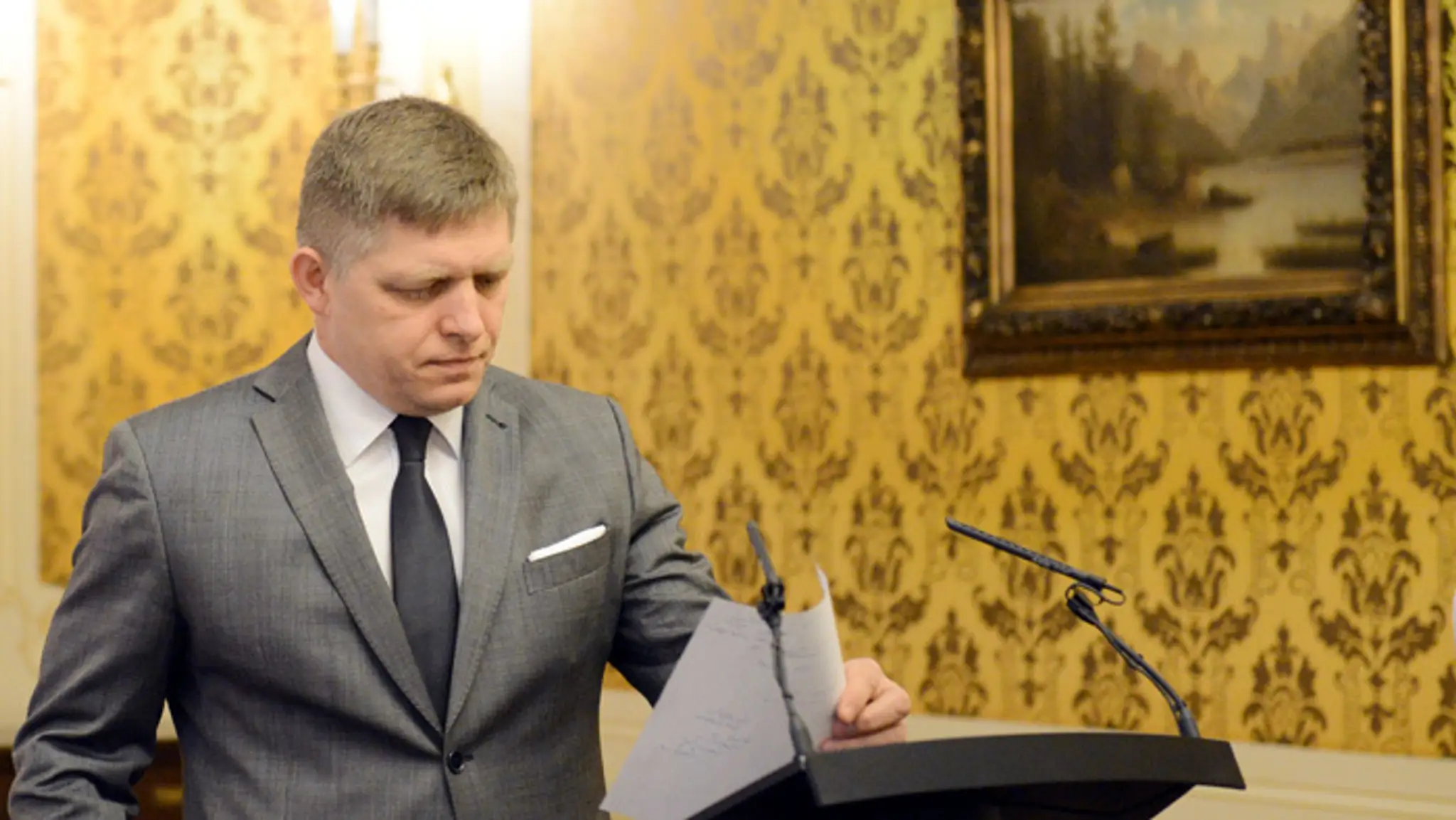 Premiér Robert Fico na archívne snímke.