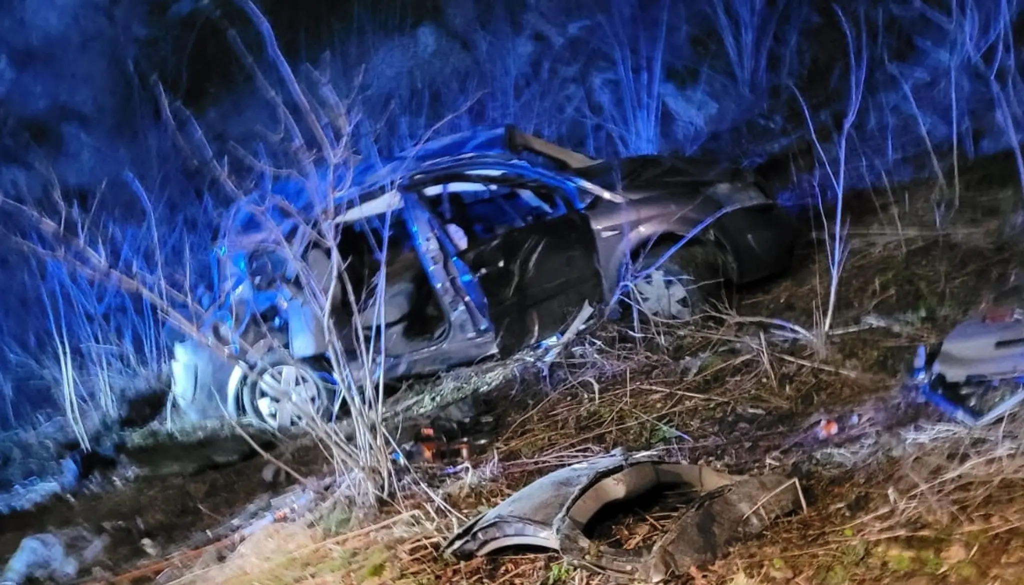 Zničené auto po vážnej autonehode v Terchovej.