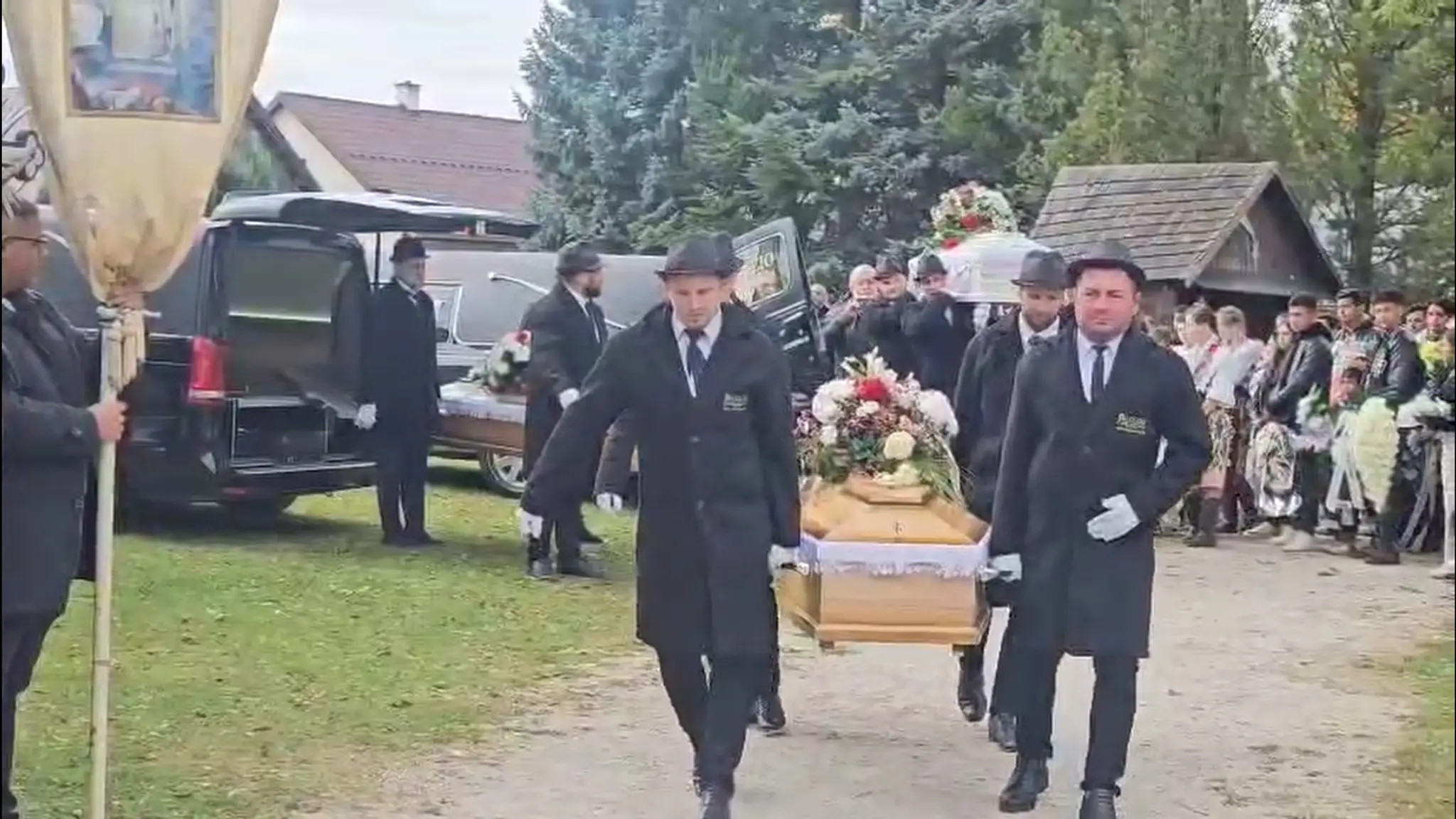 Pohreb obetí z tragickej nehody