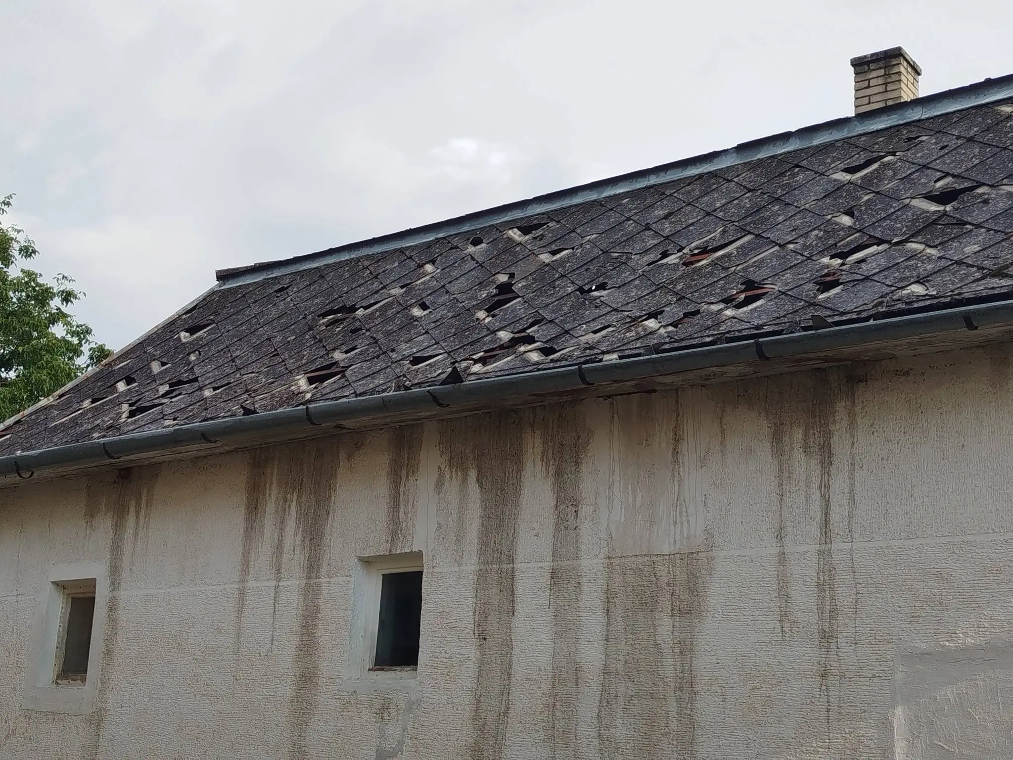 Krúpy napáchali škody v Lekárovciach.
