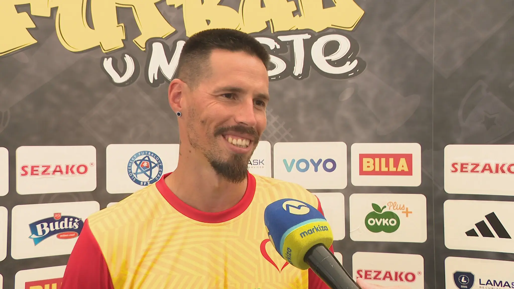 Marek Hamšík ako vždy - blízko futbalu a s úsmevom.