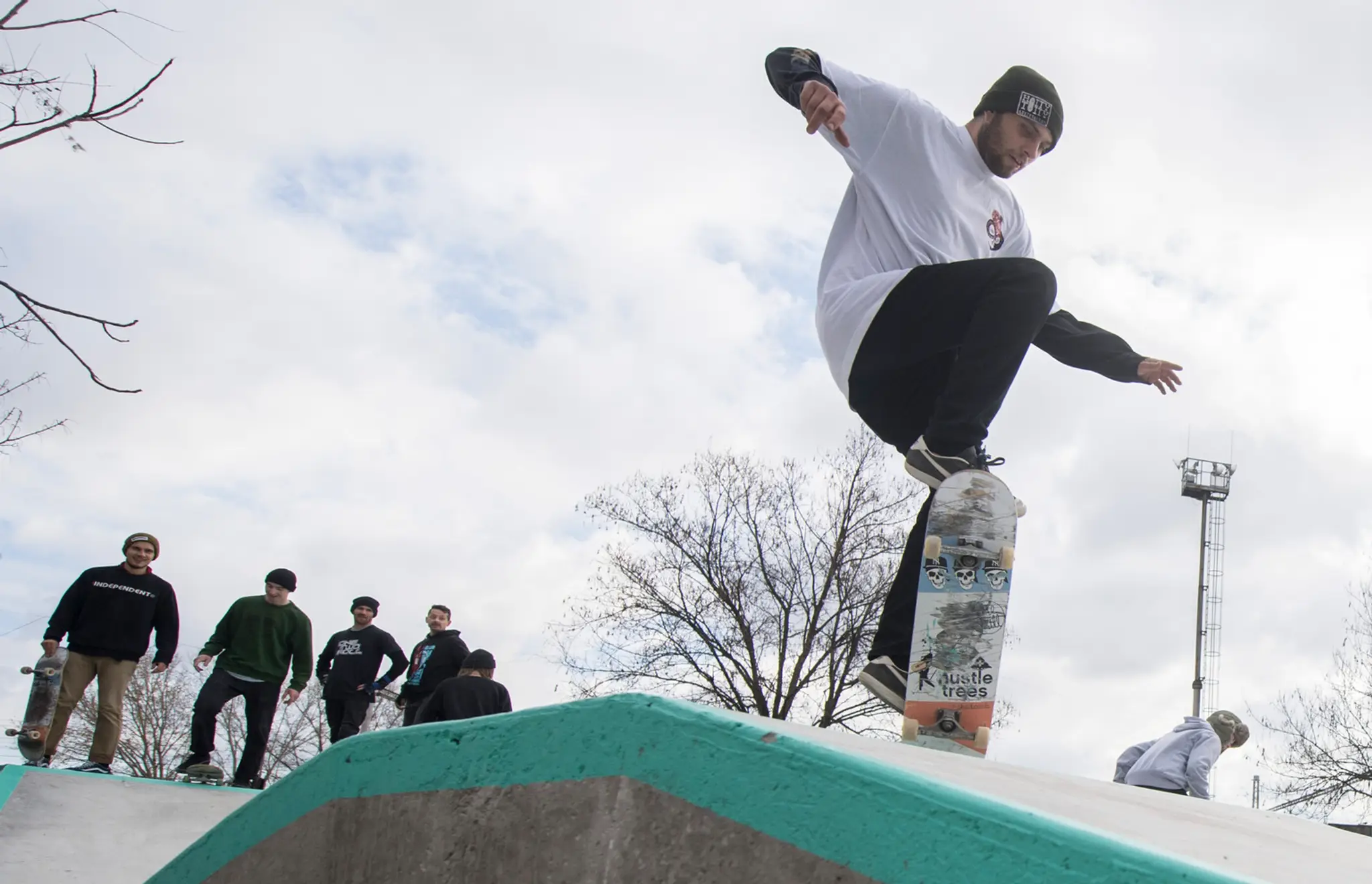 Hlavné mesto má prvý betónový skatepark, vybudovali ho v Petržalke.